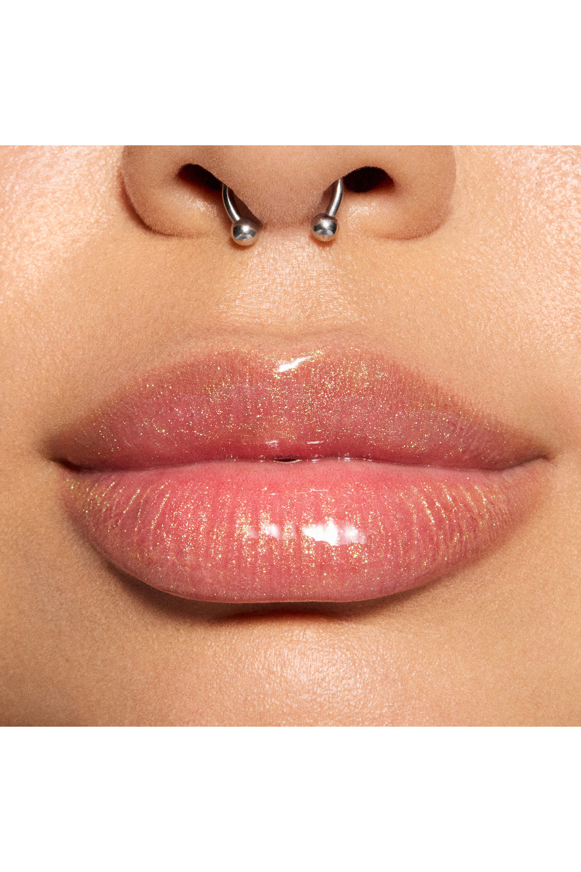 زيت ليب جلاس بلو لملء الشفاه من تشكيلة ميتامورفوزيس