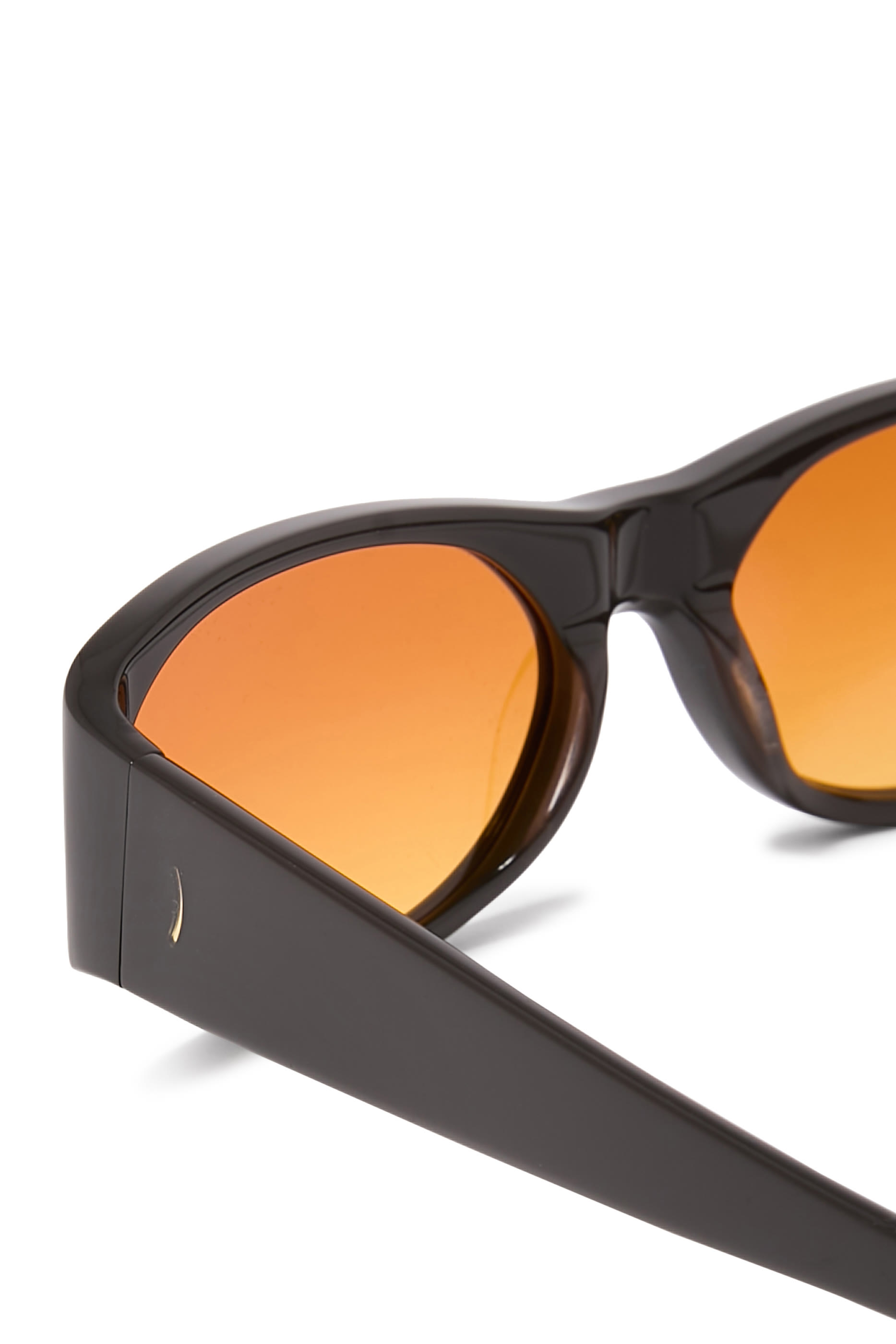 نظارة شمسية إيدي كيو بإطار بيضاوي