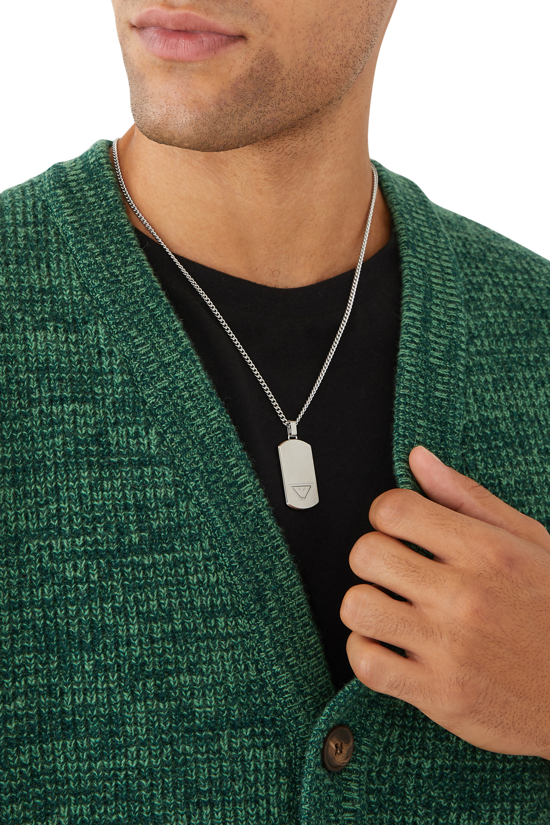 قلادة بدلاية بتصميم شارة بشعار الماركة