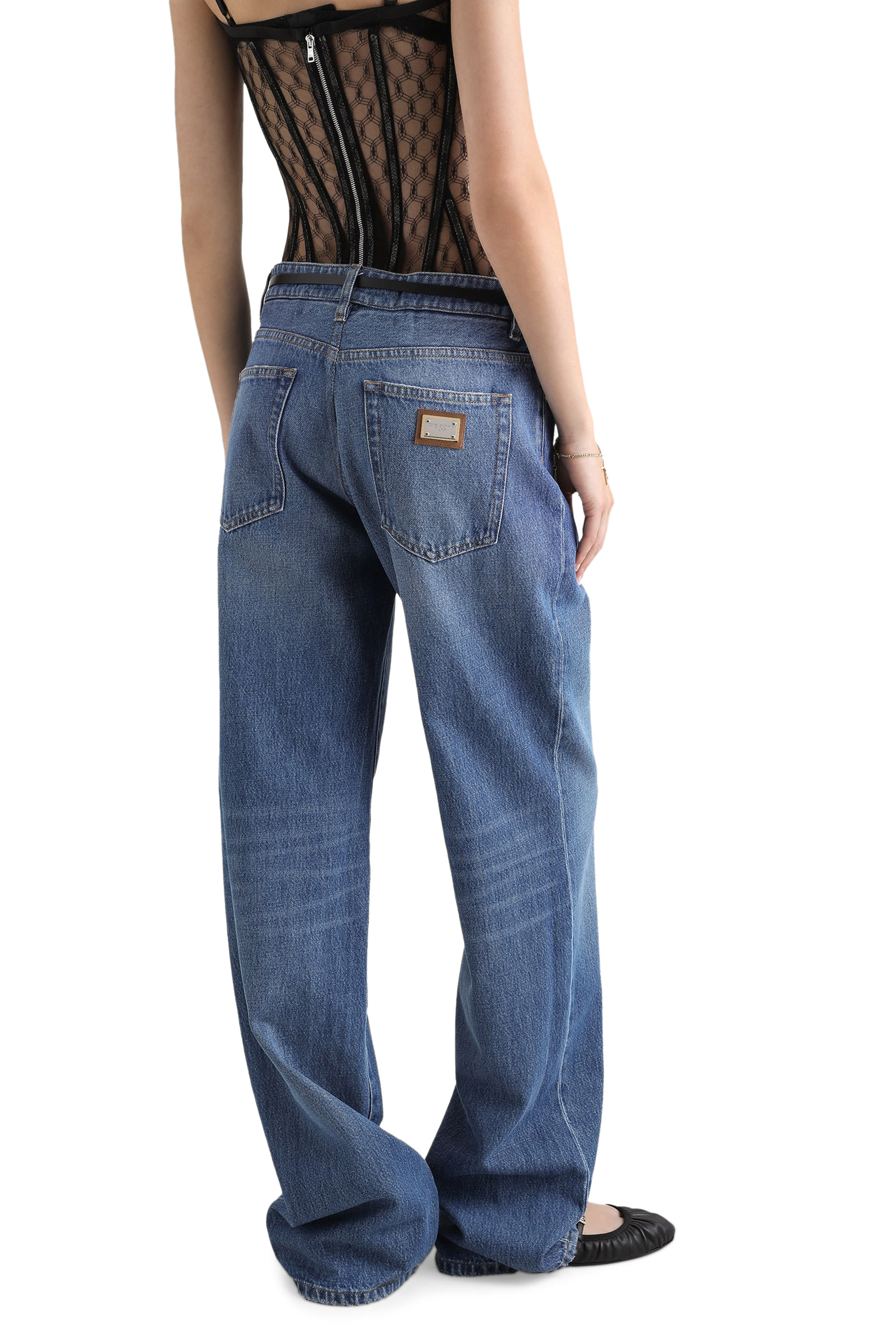 بنطال جينز بقصة ساق مستقيمة