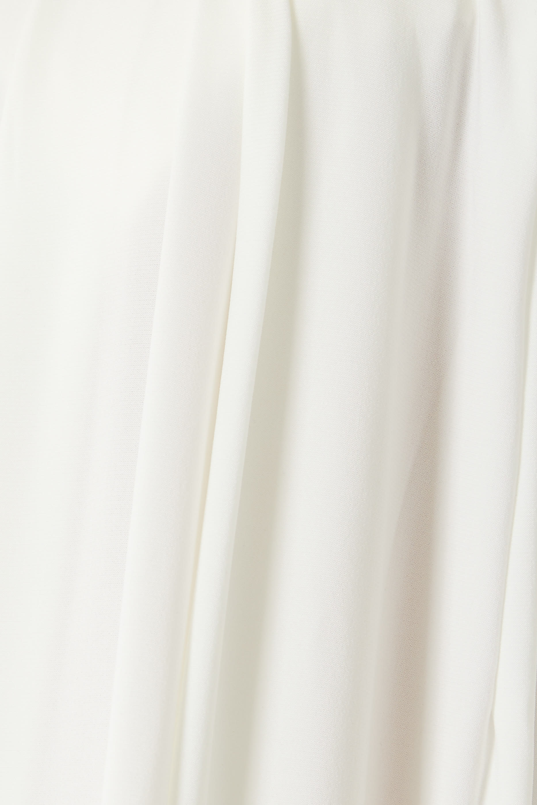 فستان ميمي طويل بياقة مائلة وأكمام كاب