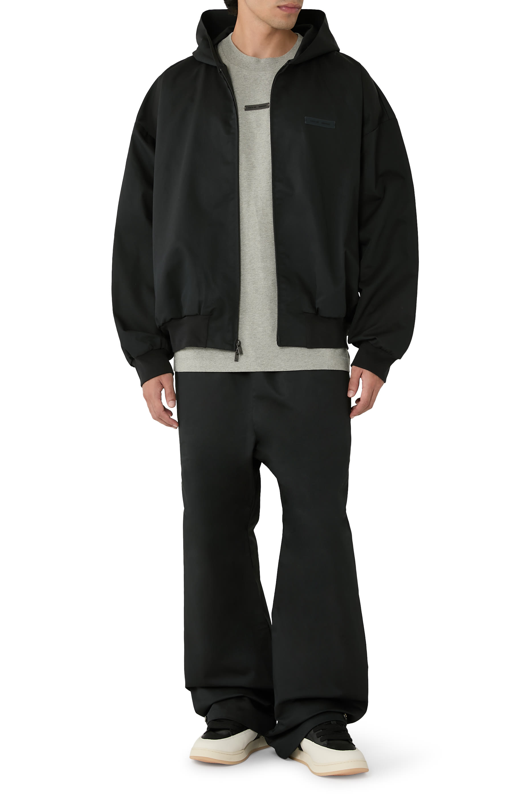 تيشيرت مزين بشعار الماركة