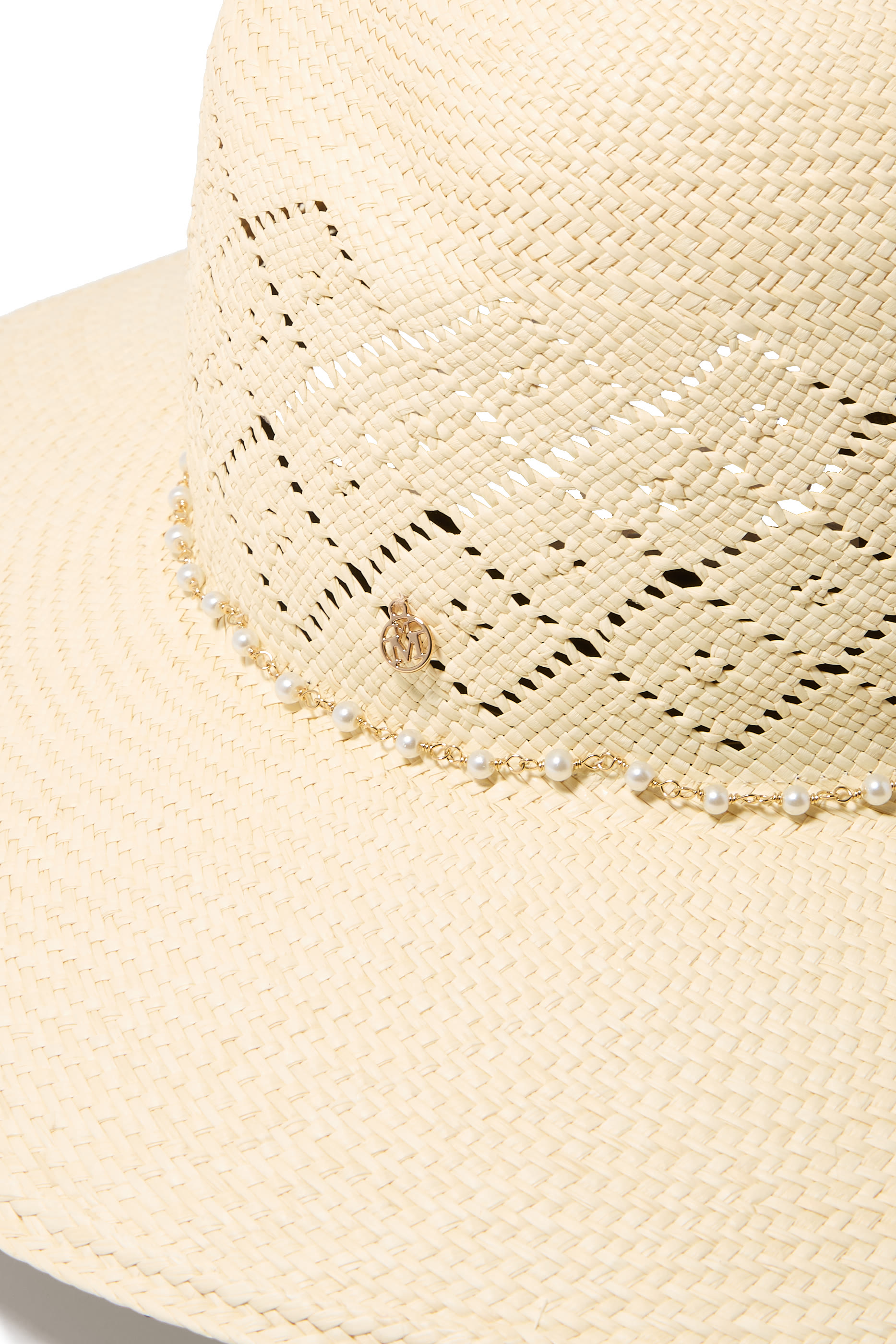 قبعة بلانش بتطريزات مفرغة 