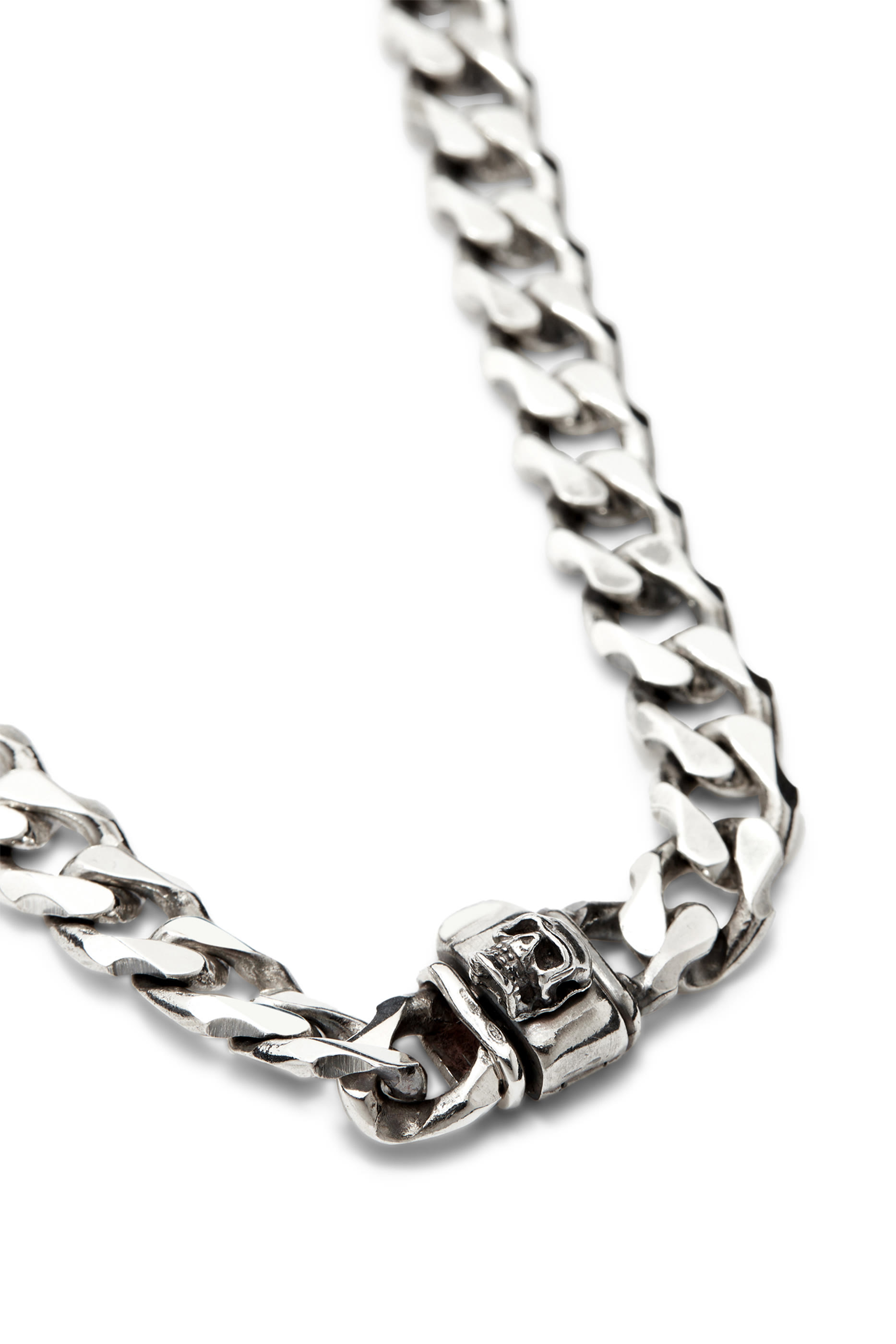 قلادة سميكة بمشبك بجمجمة