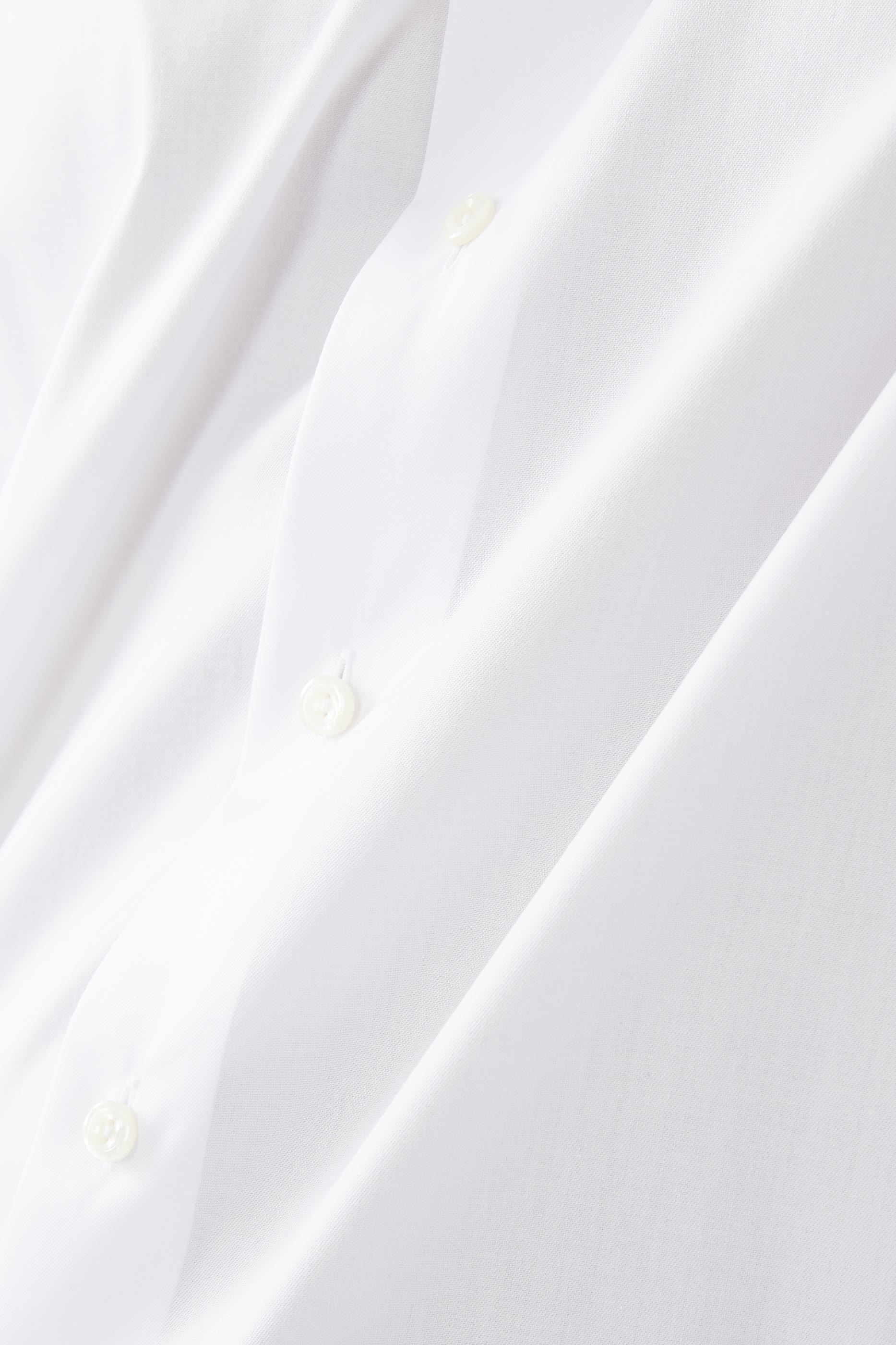 قميص تويل بشعار للماركة