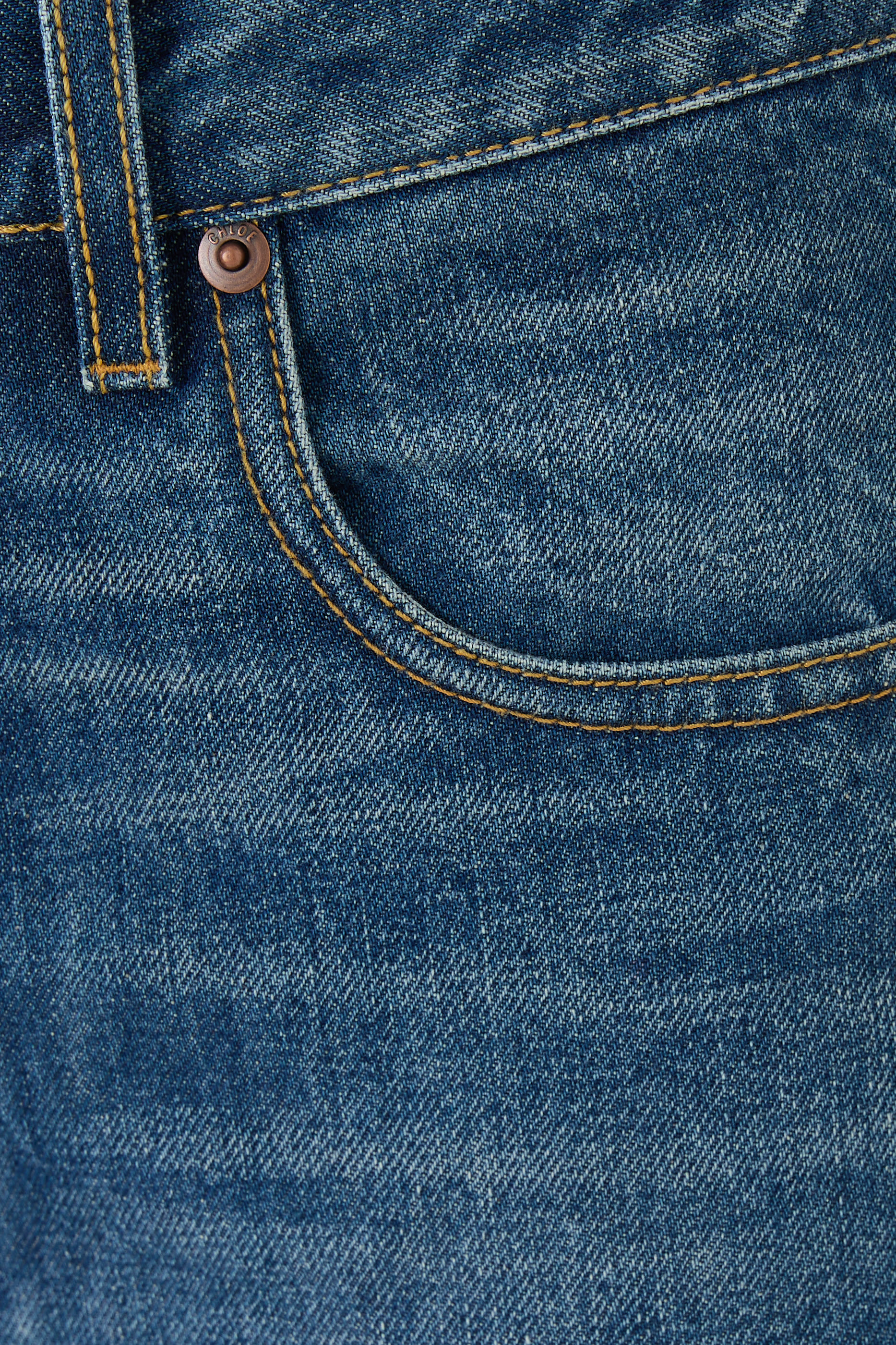 بنطال جينز بخصر مرتفع وقصة واسعة