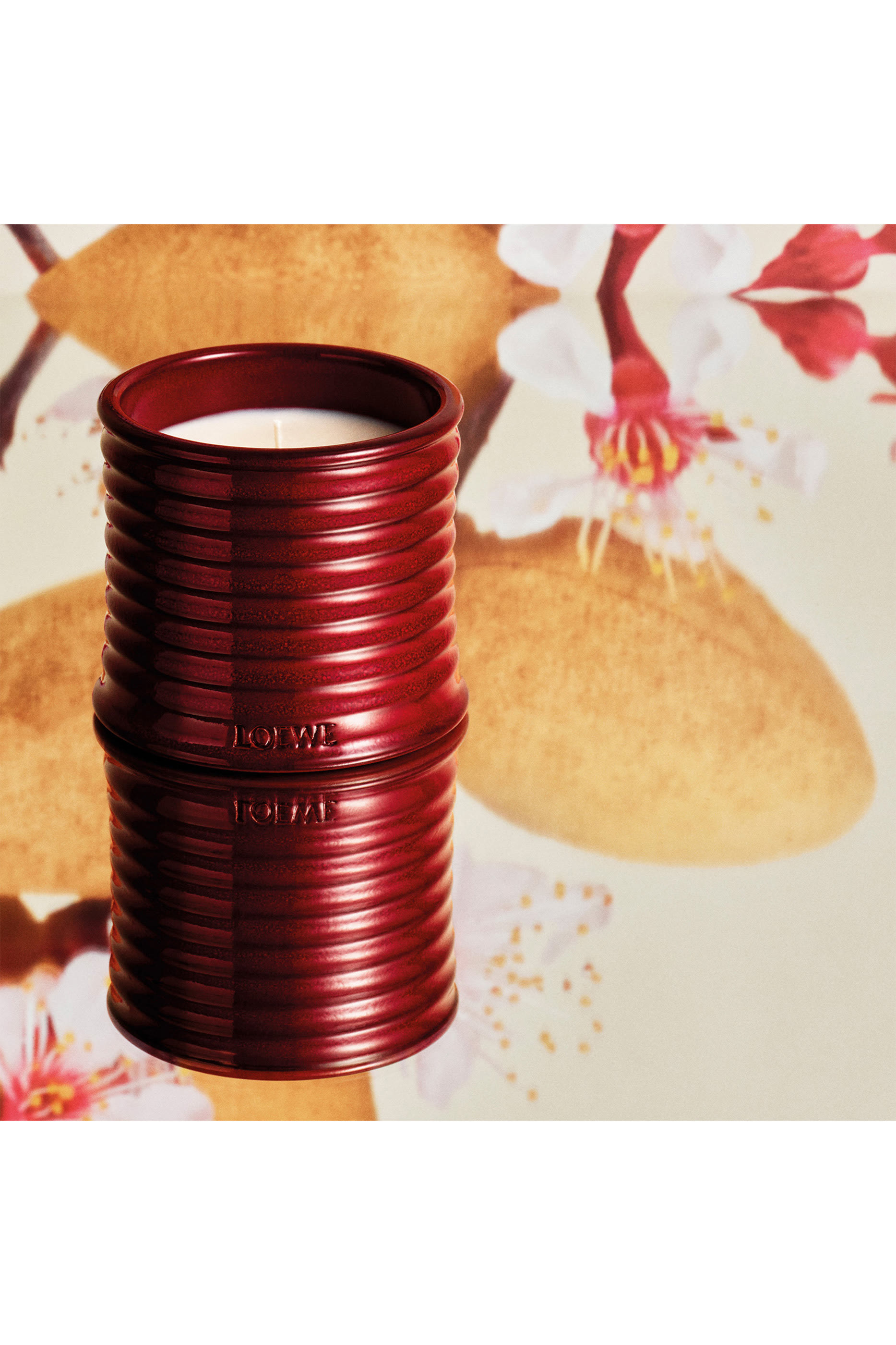 شمعة معطرة بعبير اللوز الحلو