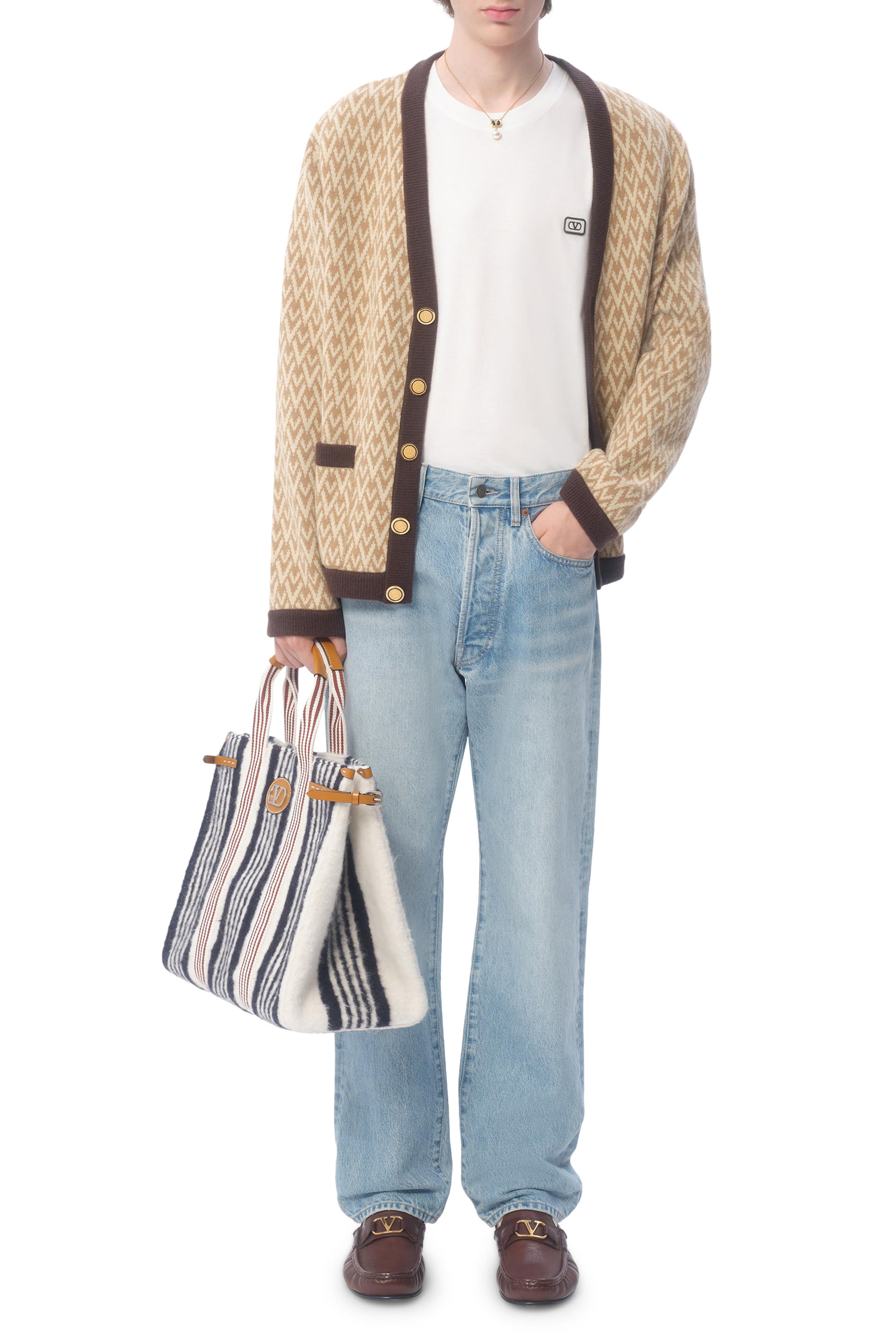 تيشيرت برقعة بشعار الماركة