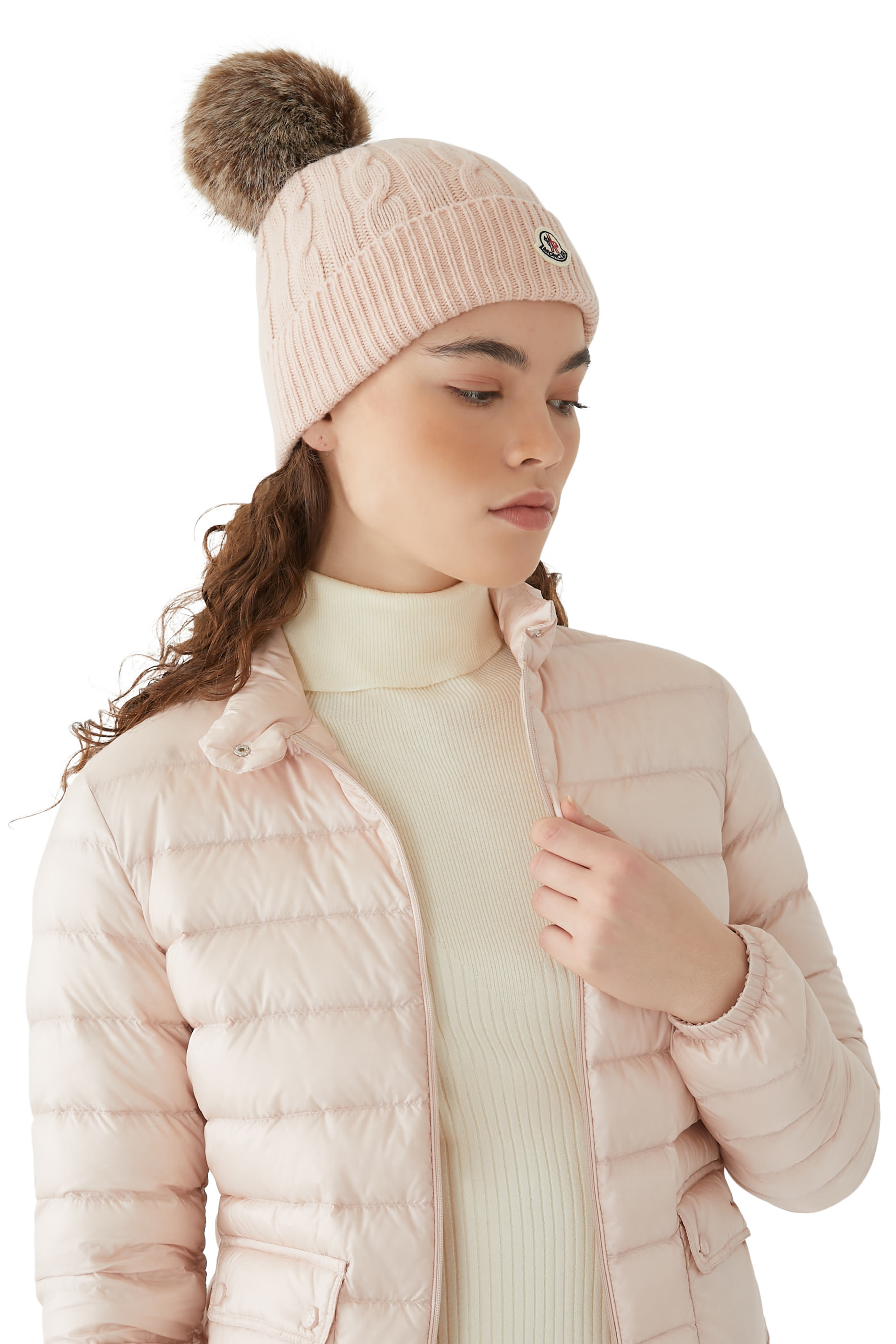 قبعة بيني بزخارف بوم بوم