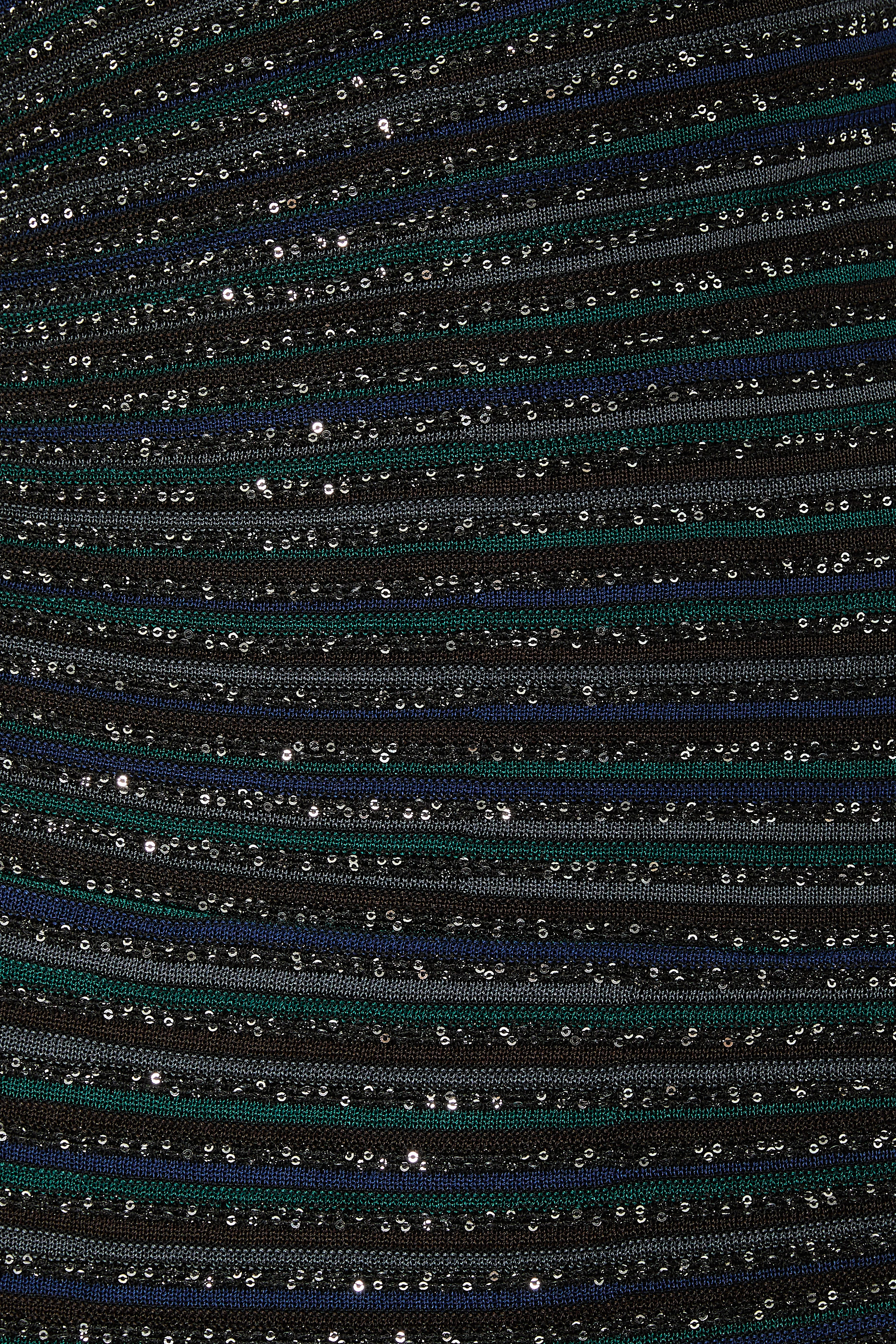 فستان بلا أكمام بتصميم غير متماثل مطرز جزئيا بترتر