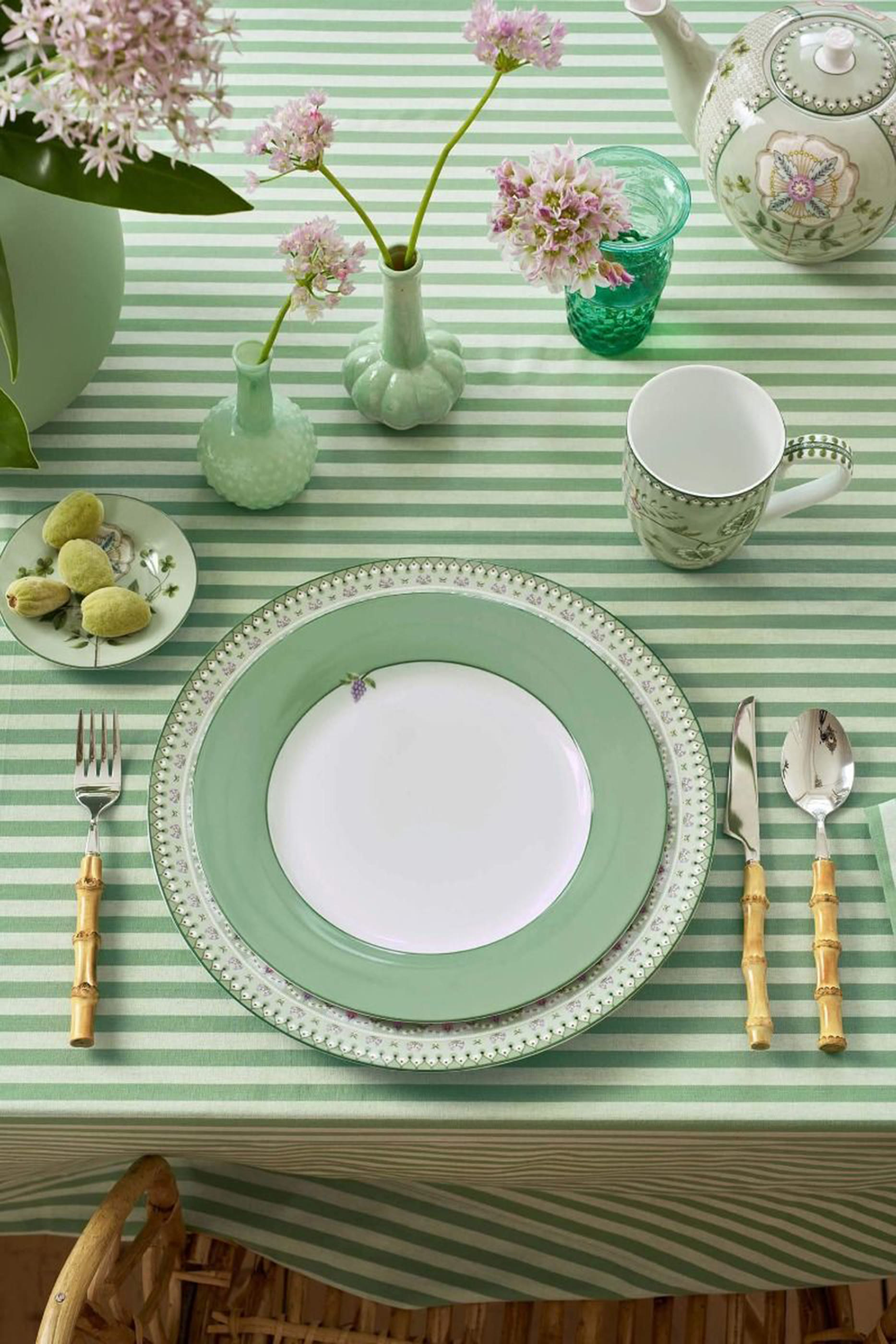 طبق عشاء يوني بنقشة ليلي أند لوتس