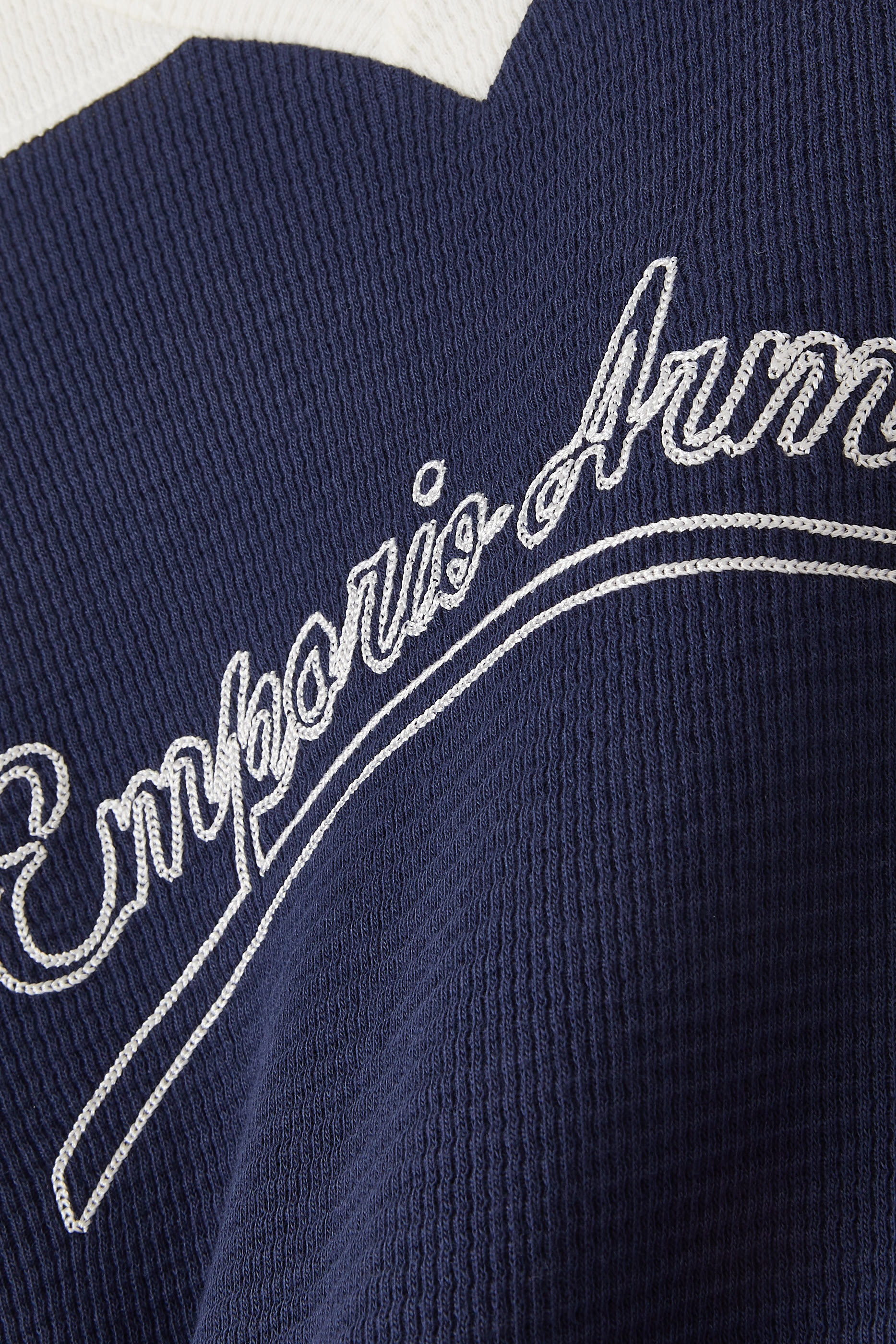 تيشيرت بشعار الماركة للأطفال