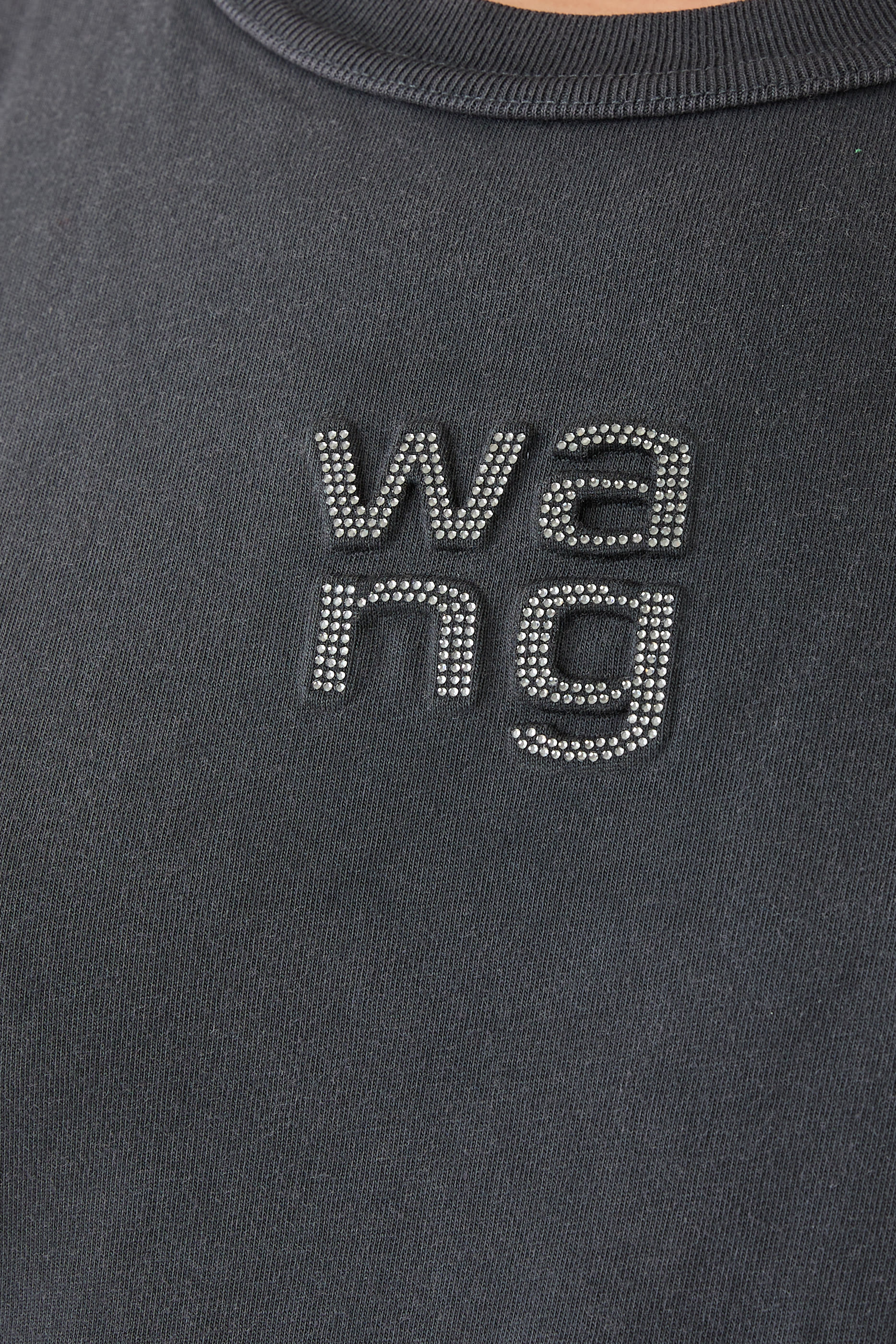 تيشيرت بشعار الماركة المزين بكريستال محفور حراريا