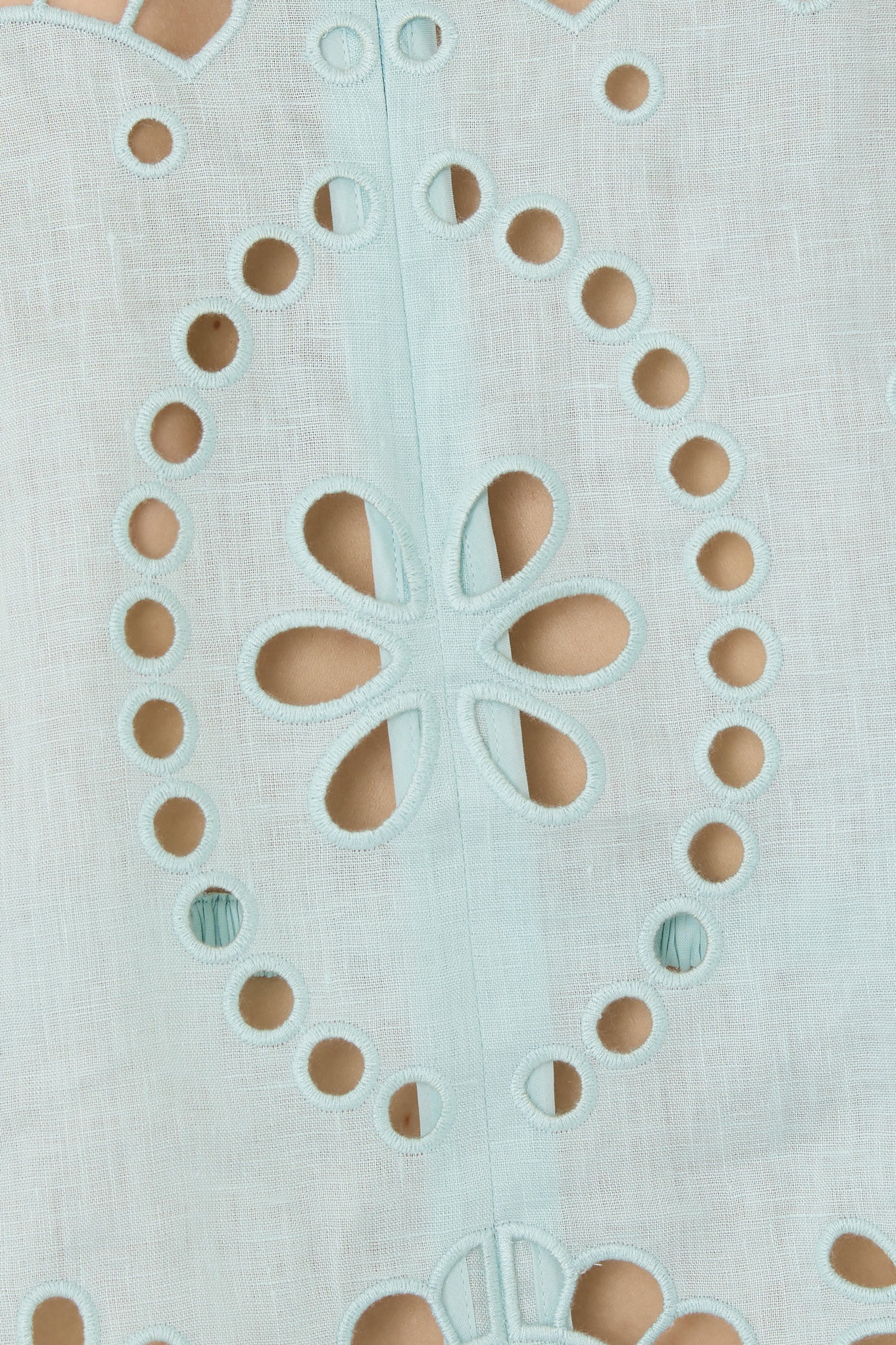 بلوزة أوايكن بتطريزات