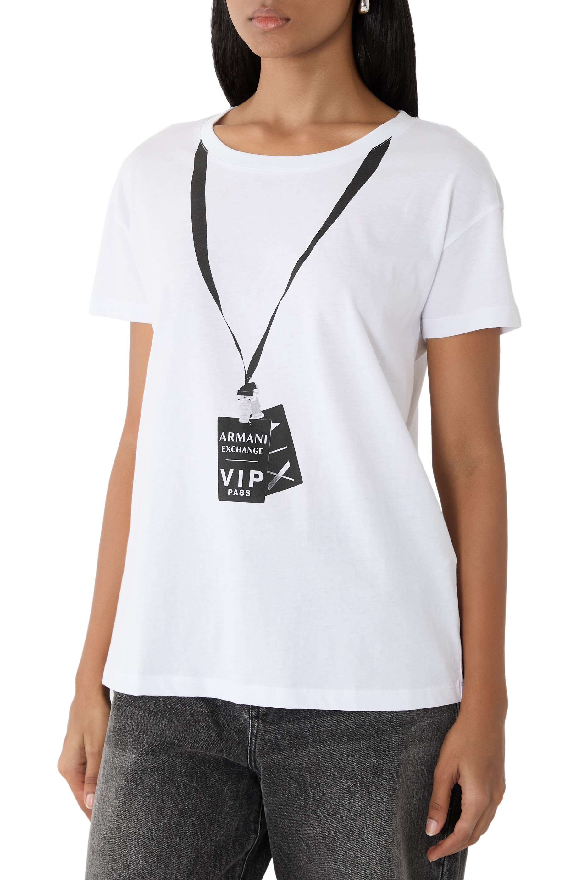 تيشيرت بأكمام قصيرة