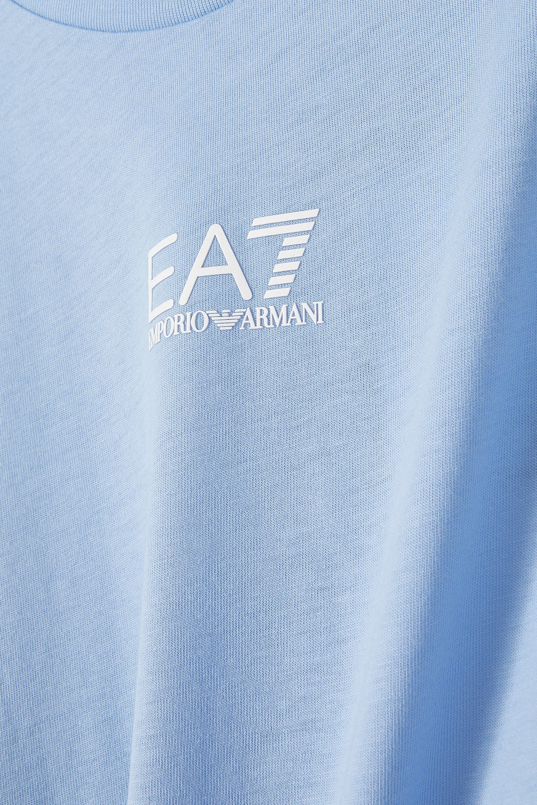 طقم تيشيرت وشورت بشعار الماركة للأطفال 