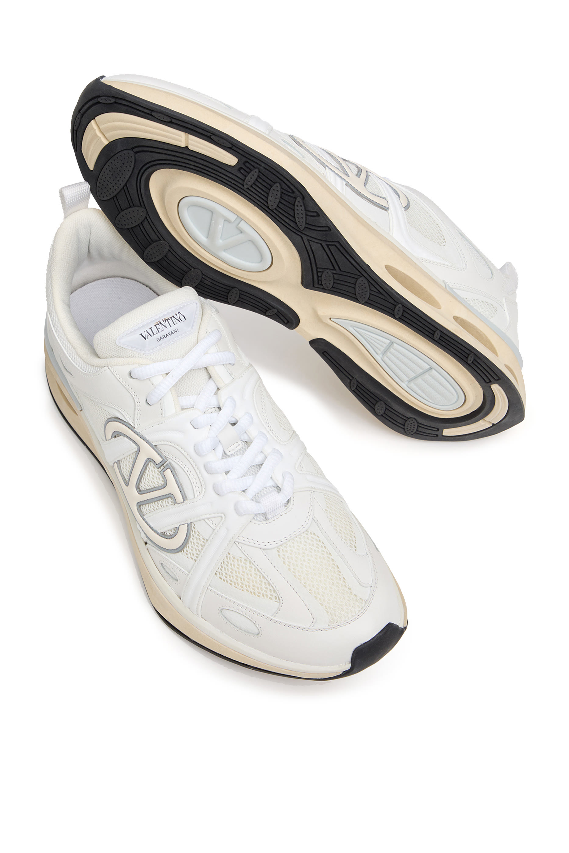 سنيكرز إيزي جوغ بكاحل منخفض وشعار V