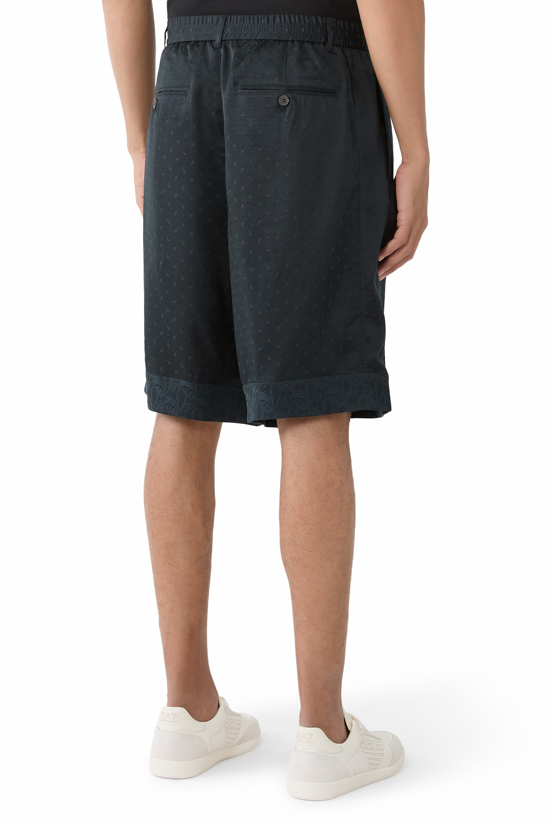 شورت برمودا بنقشة بيزلي