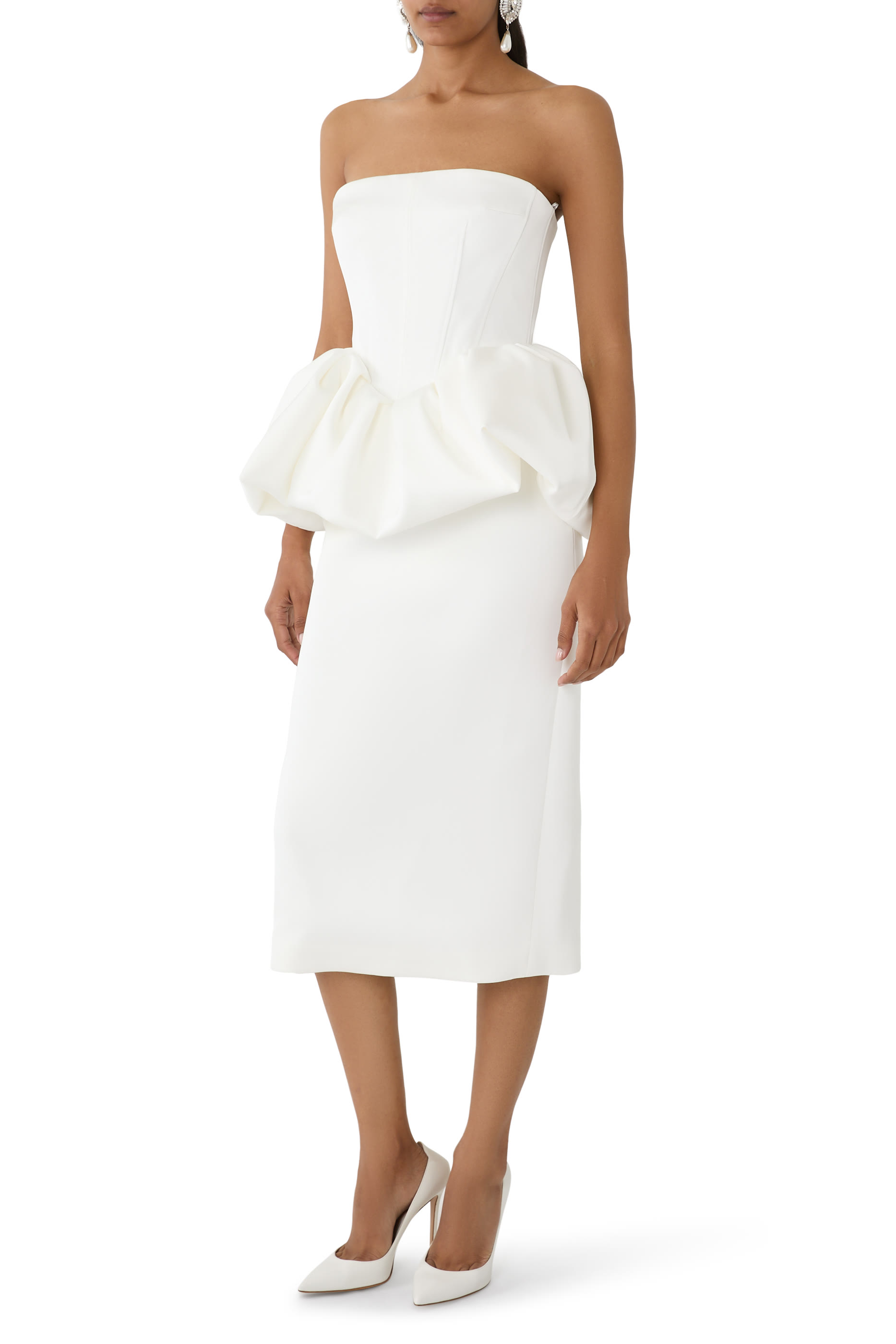 فستان متوسط الطول بصدرية بنمط مشد بحافة جرس