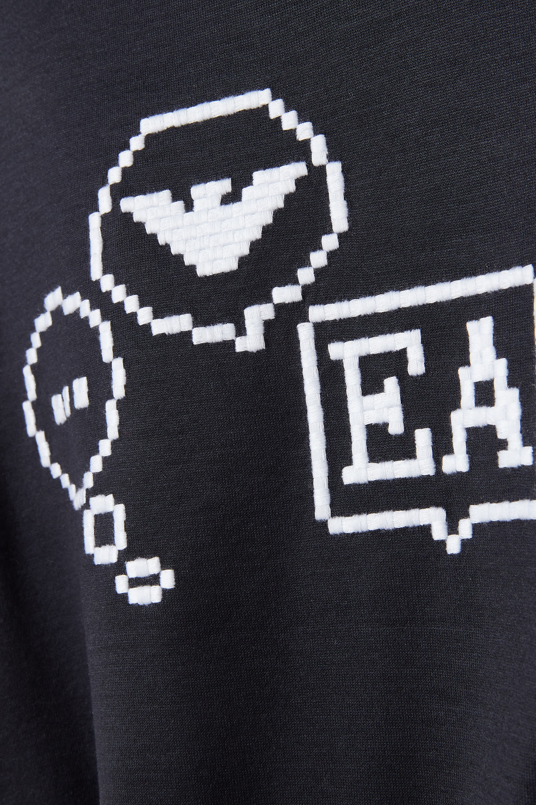 تيشيرت بشعار الماركة للأطفال