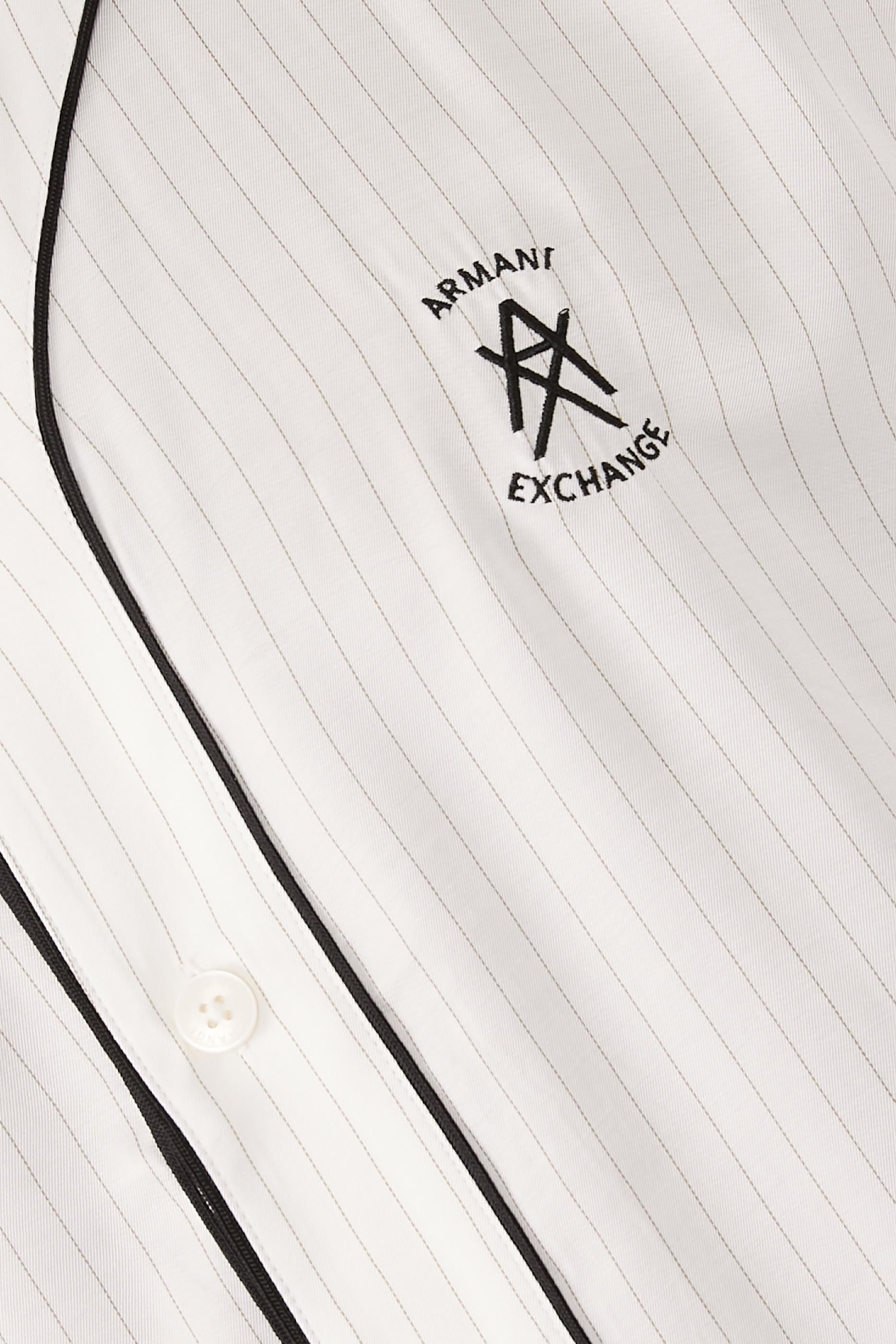 قميص ون بلوك أب بشعار الماركة