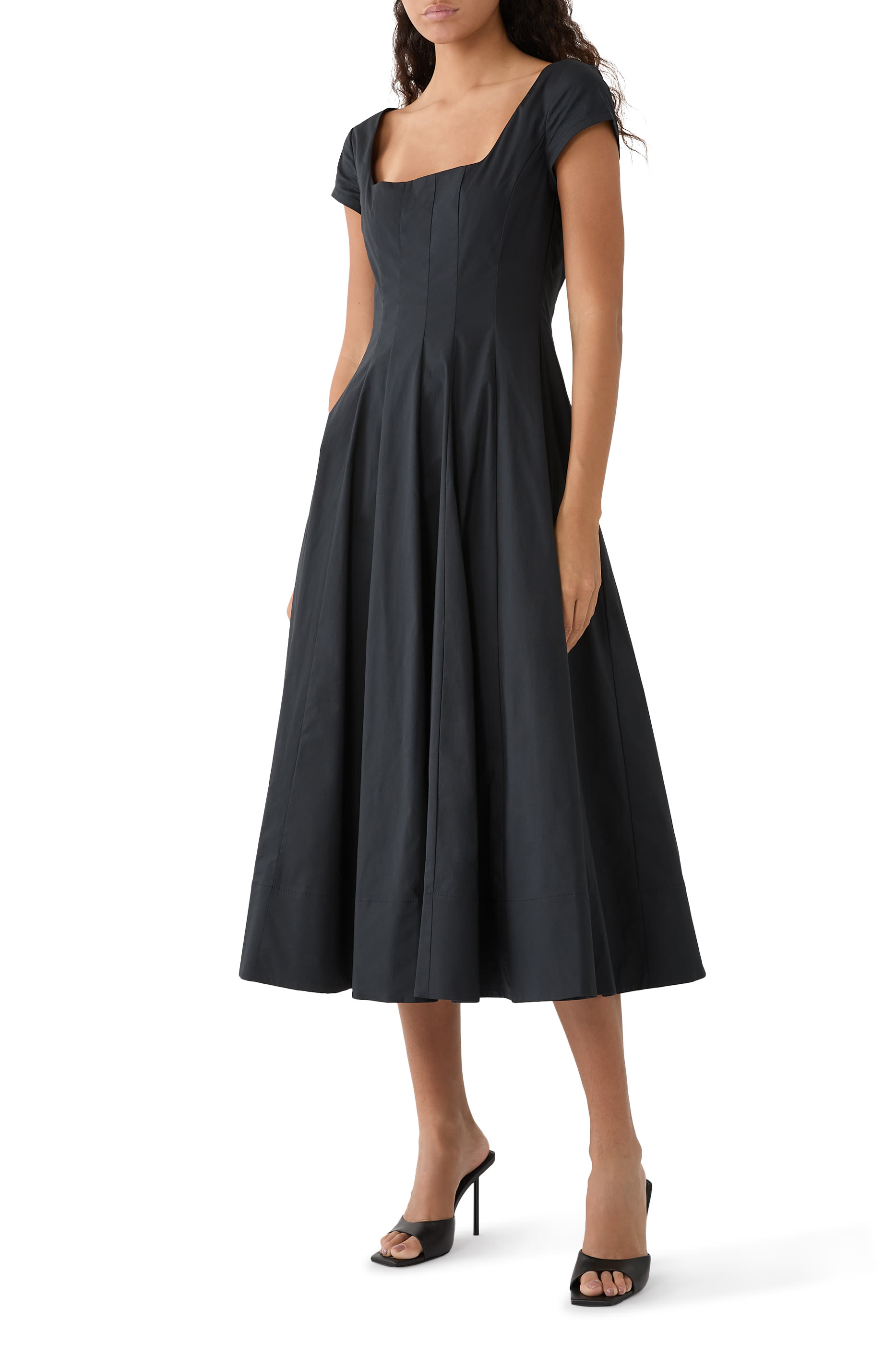 فستان ويلز بأكمام قصيرة