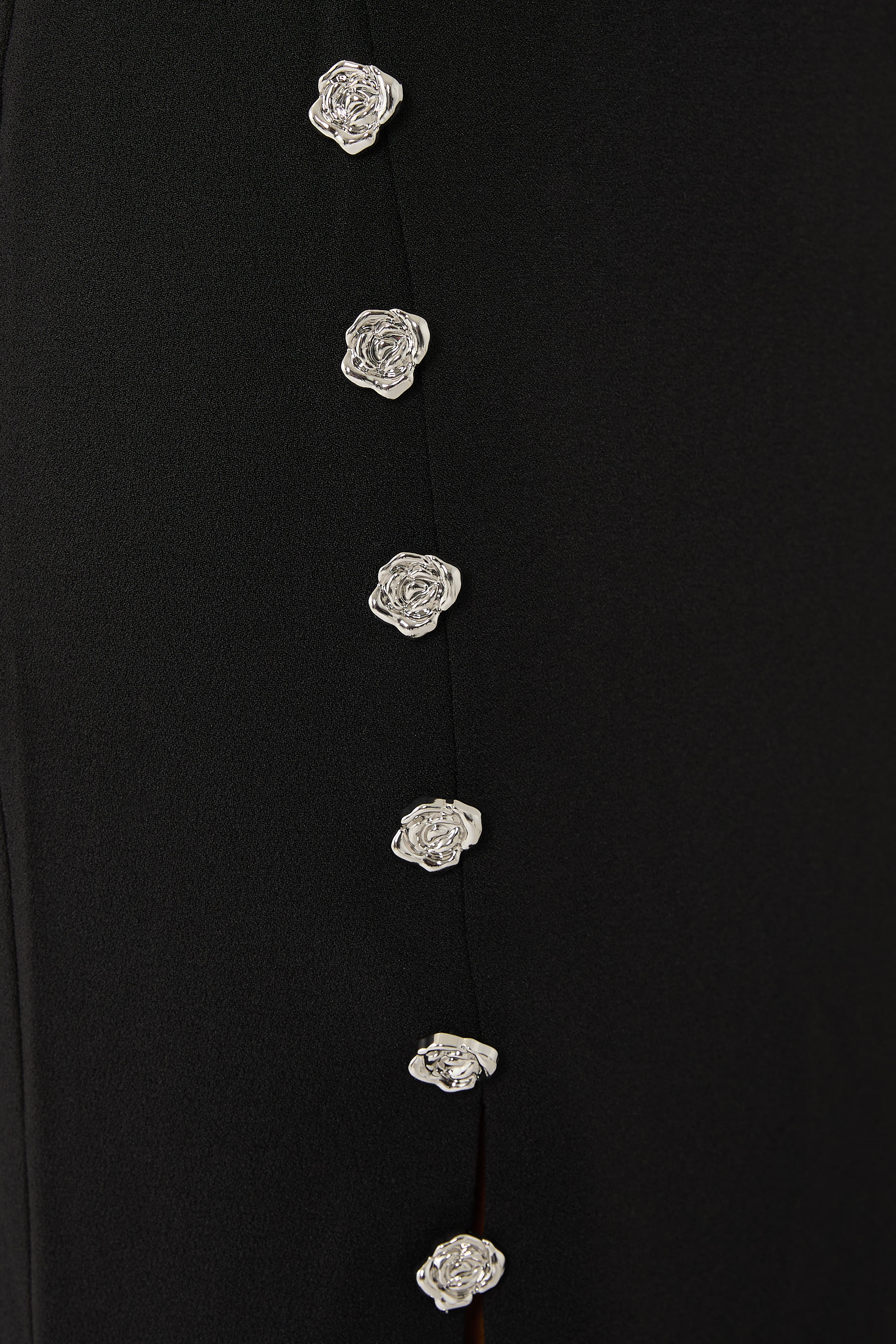 فستان بأزرار كريب