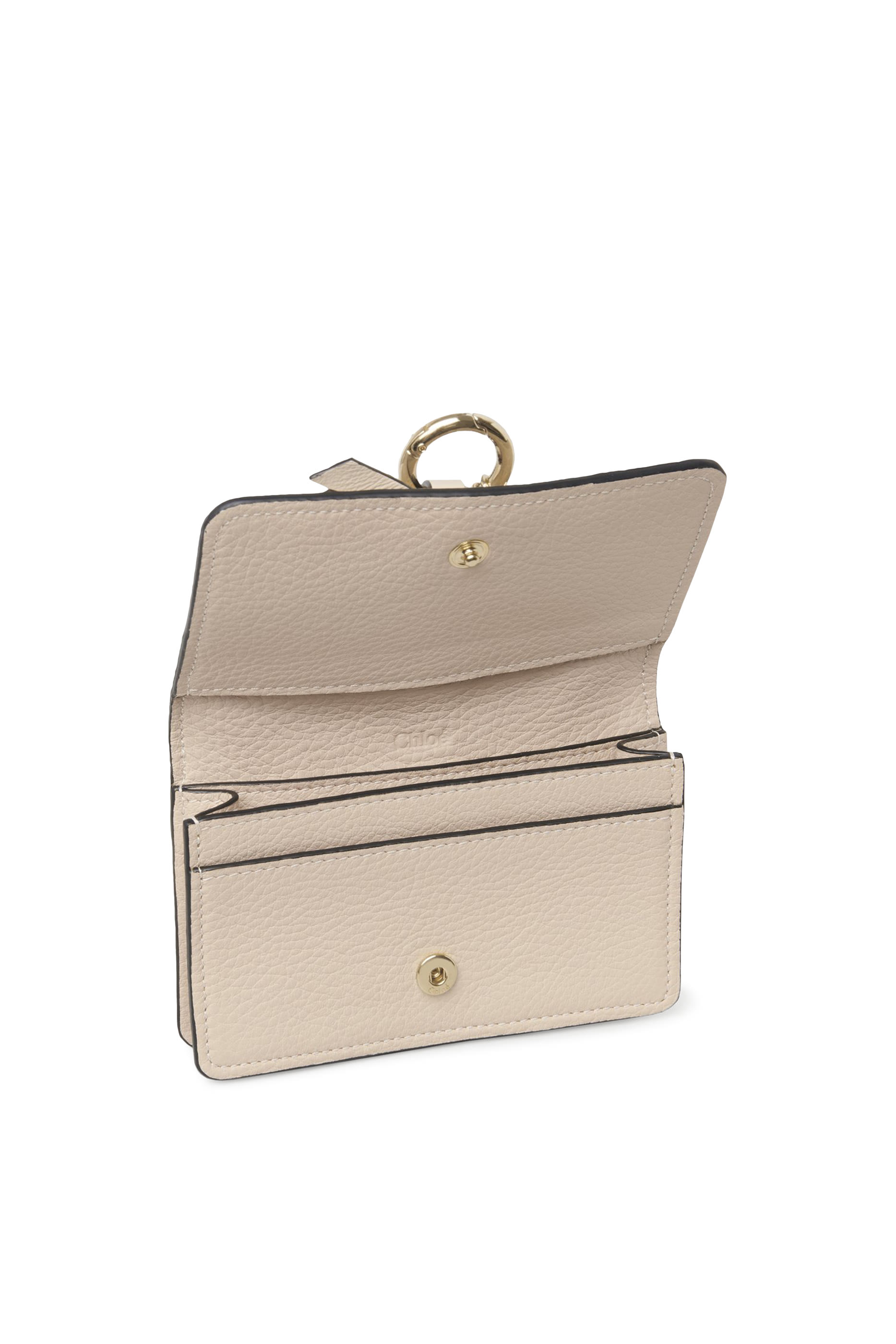 حافظة بطاقات ألفابت