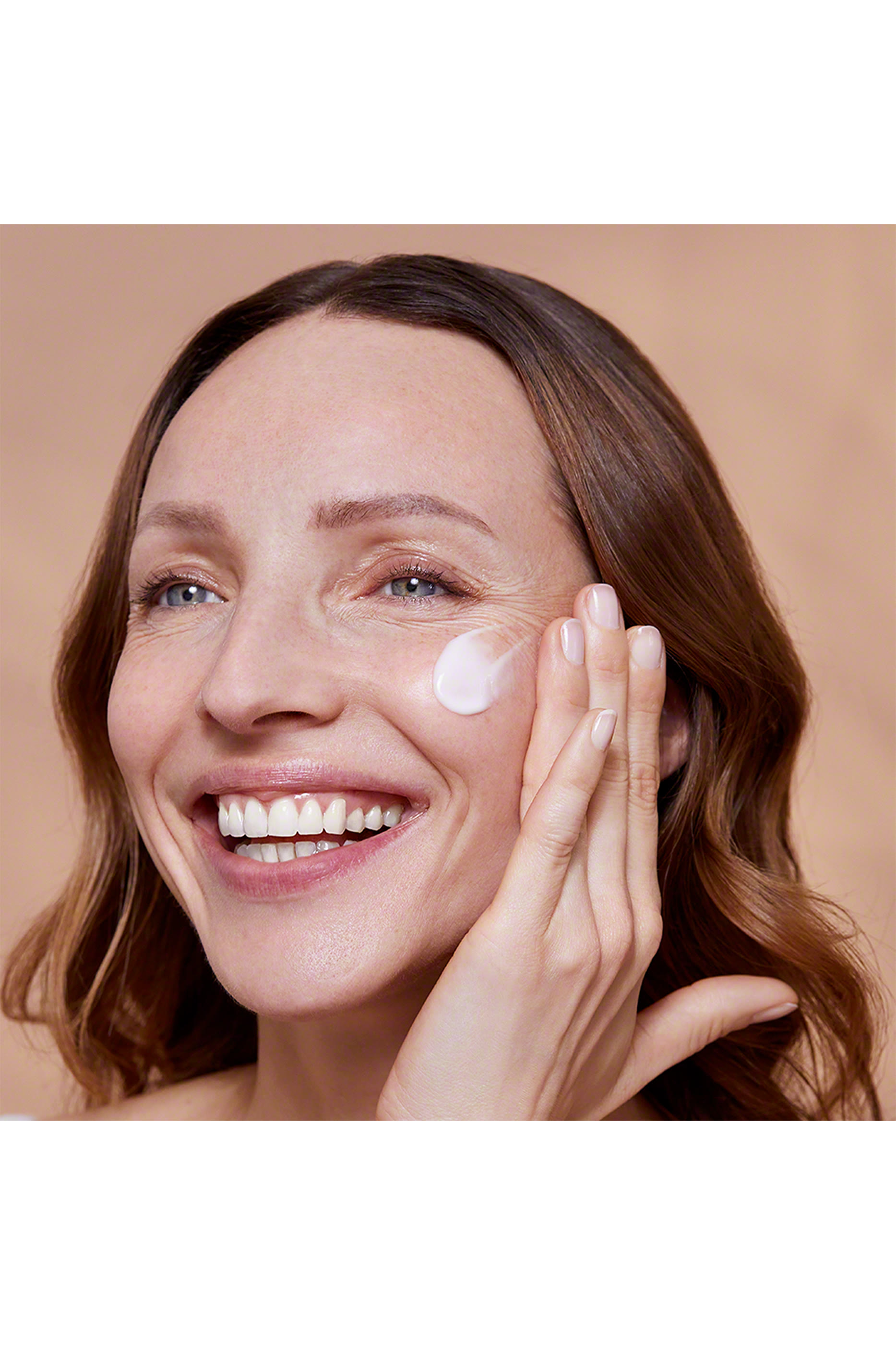 كريم في لشد البشرة