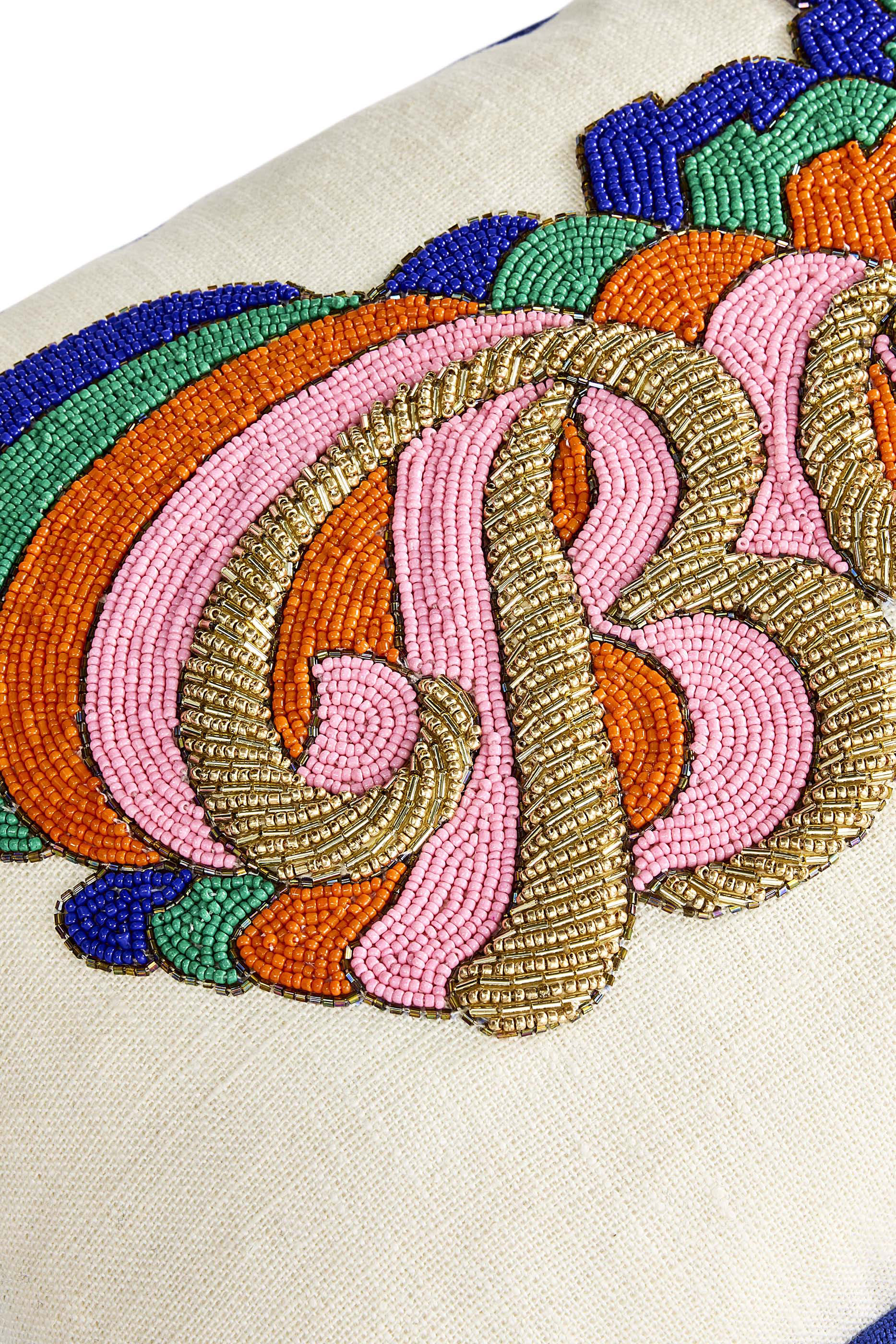 وسادة بونجور مزينة بخرز