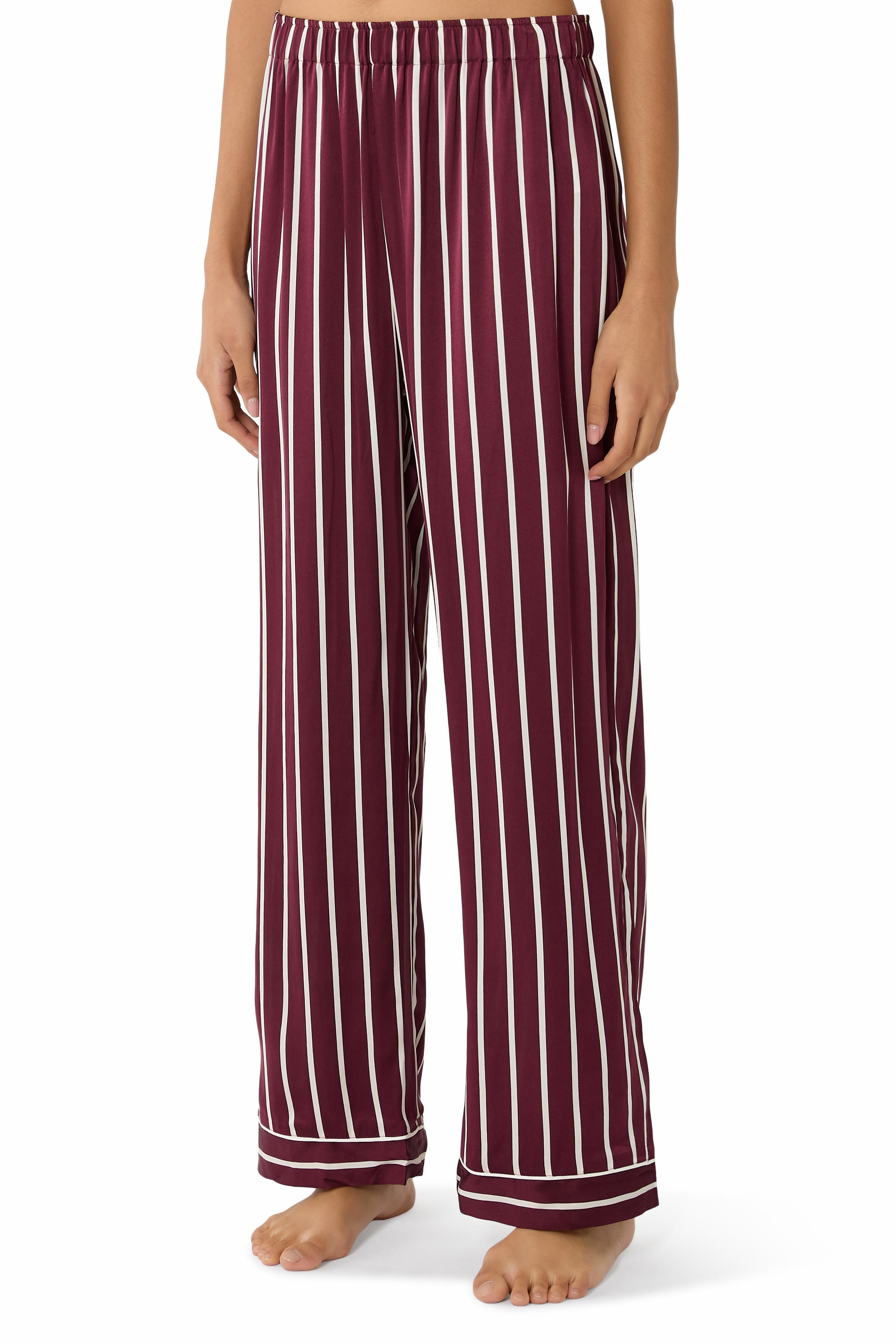 طقم بيجامة إينيز بقصة طويلة ونقشة حرير باهت