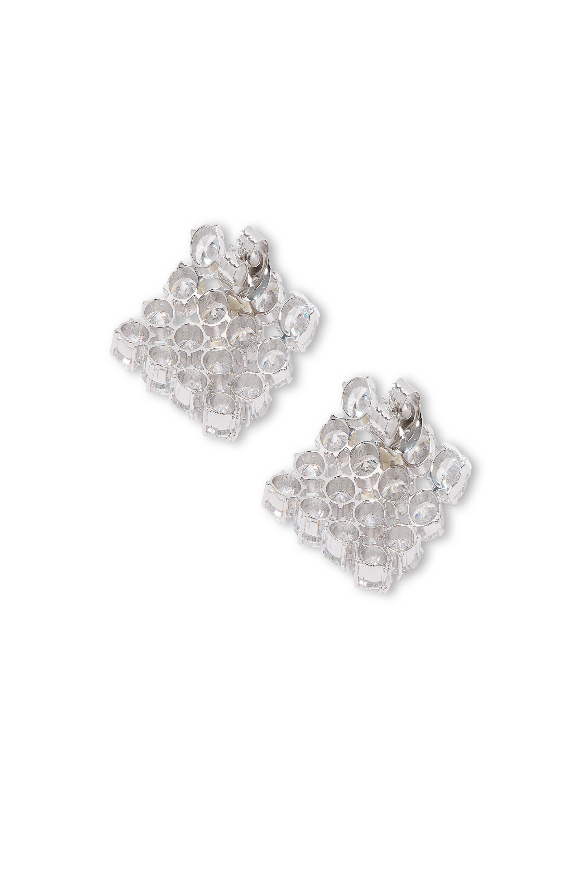 أقراط بتصميم مربع مرصعة بكريستال وأحجار زركونيا مكعبة، فضة استرلينية معاد تدويرها مطلية بالروديوم