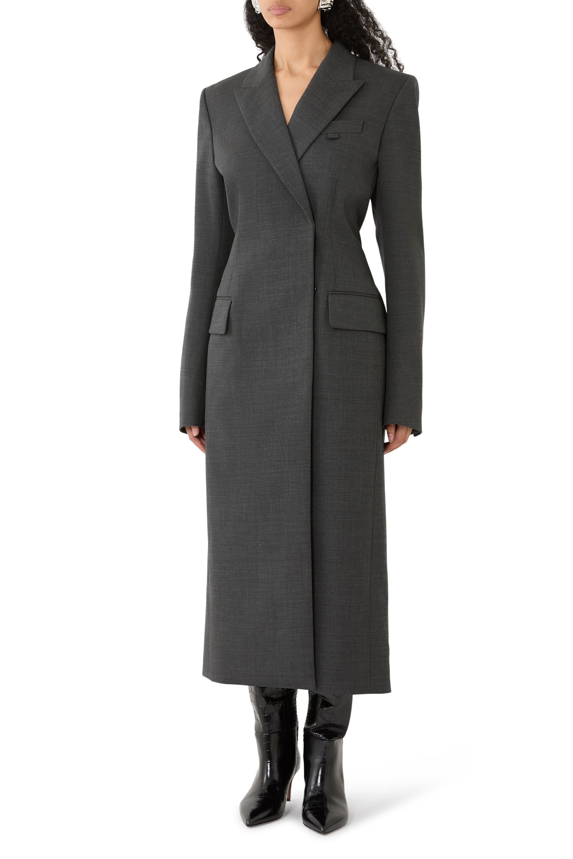 معطف بقصة ضيقة عند الخصر