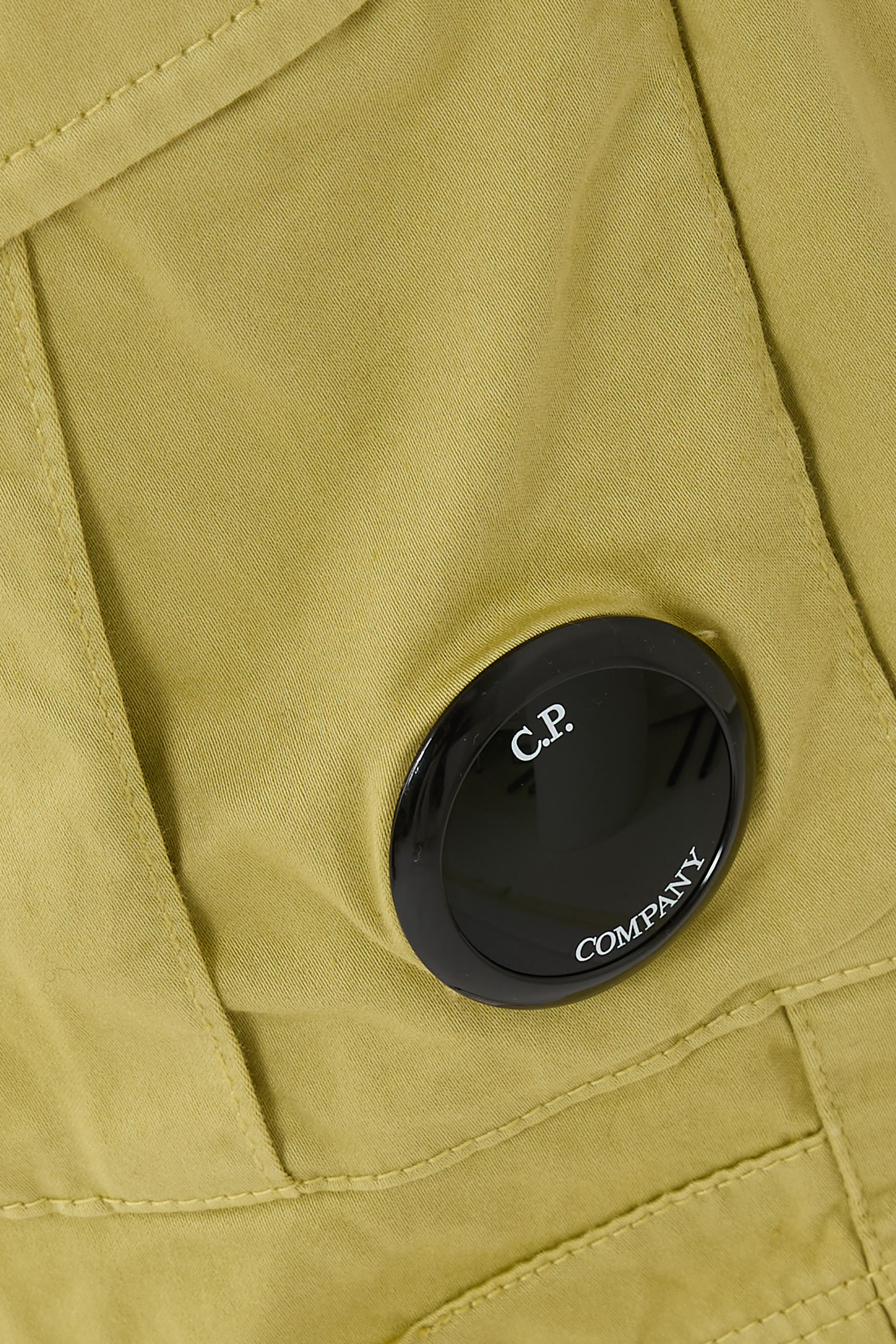 شورت كارجو بحلية بتصميم عدسة ستان مطاطي