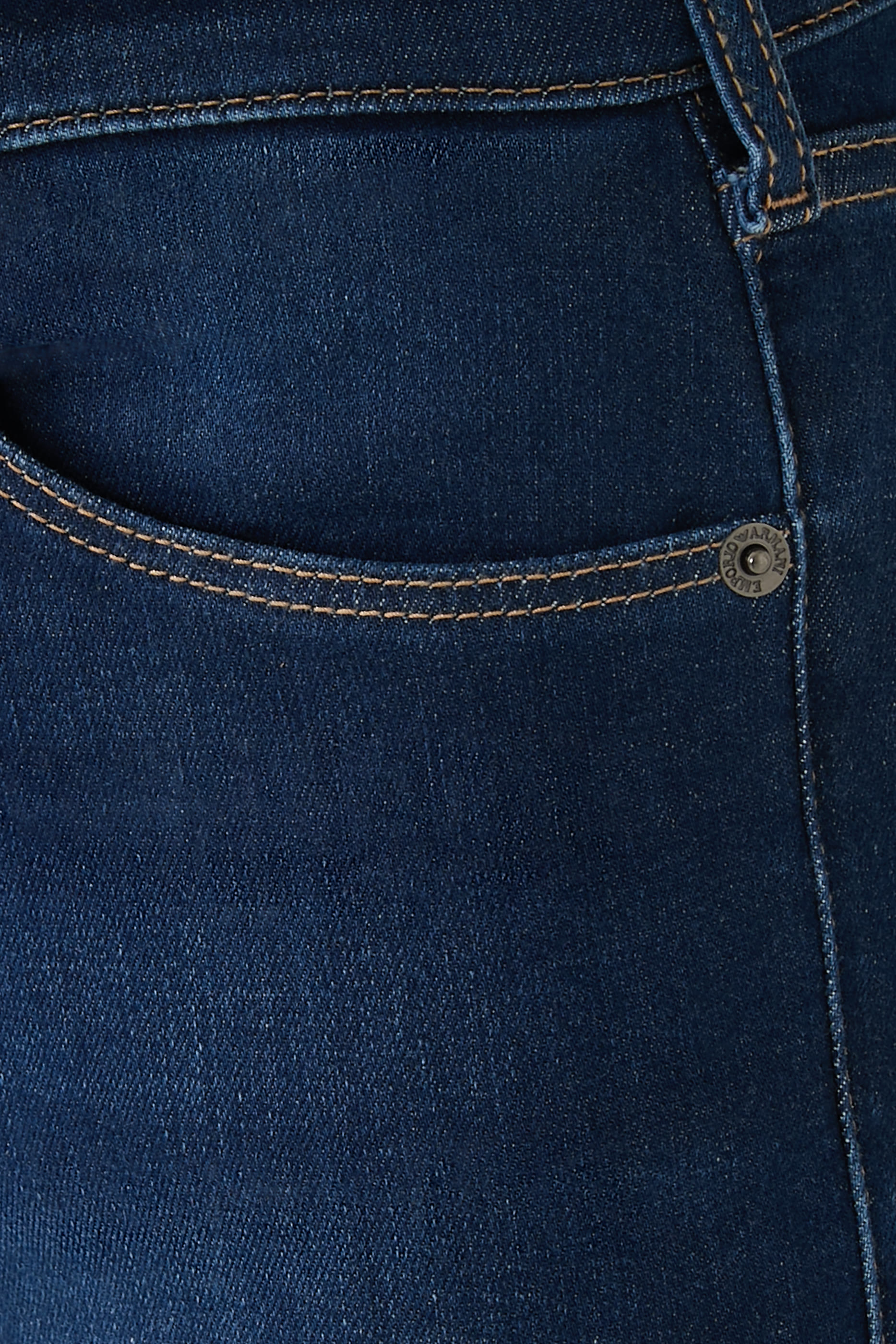 بنطال جينز بقصة ضيقة دنيم