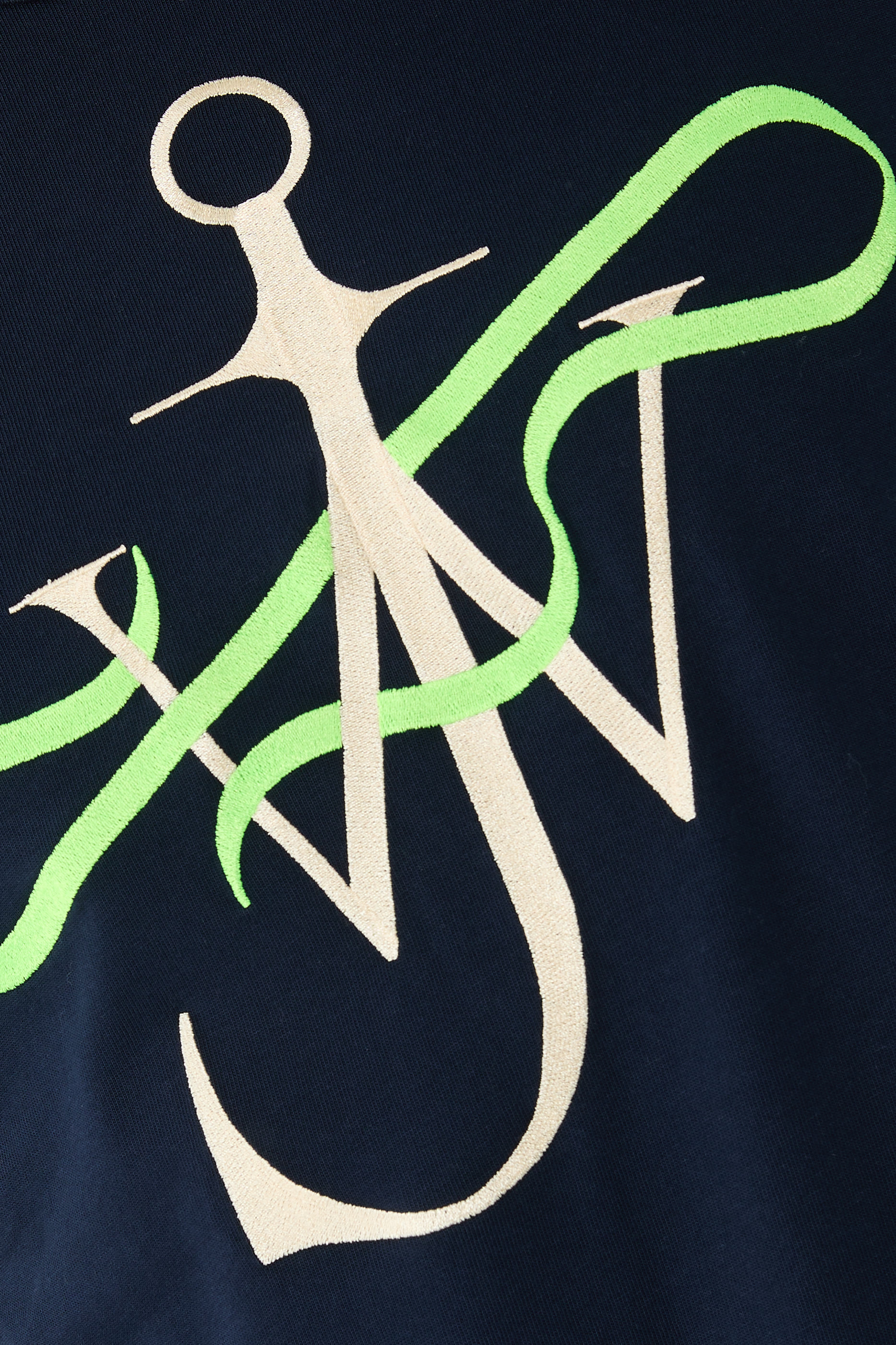 تيشيرت بشعار المرساة وشريط 