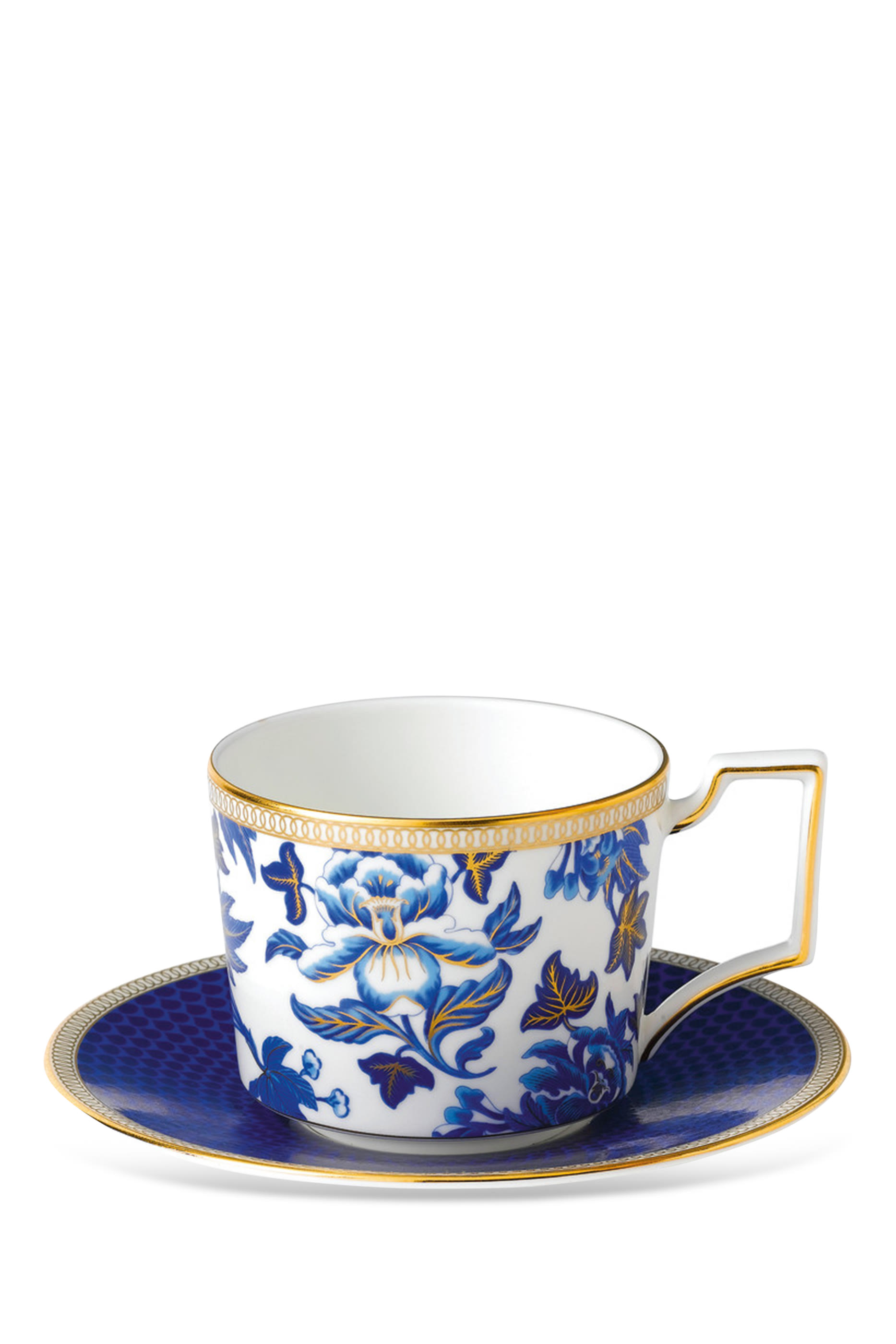 فنجان شاي وطبق هبيسكاس