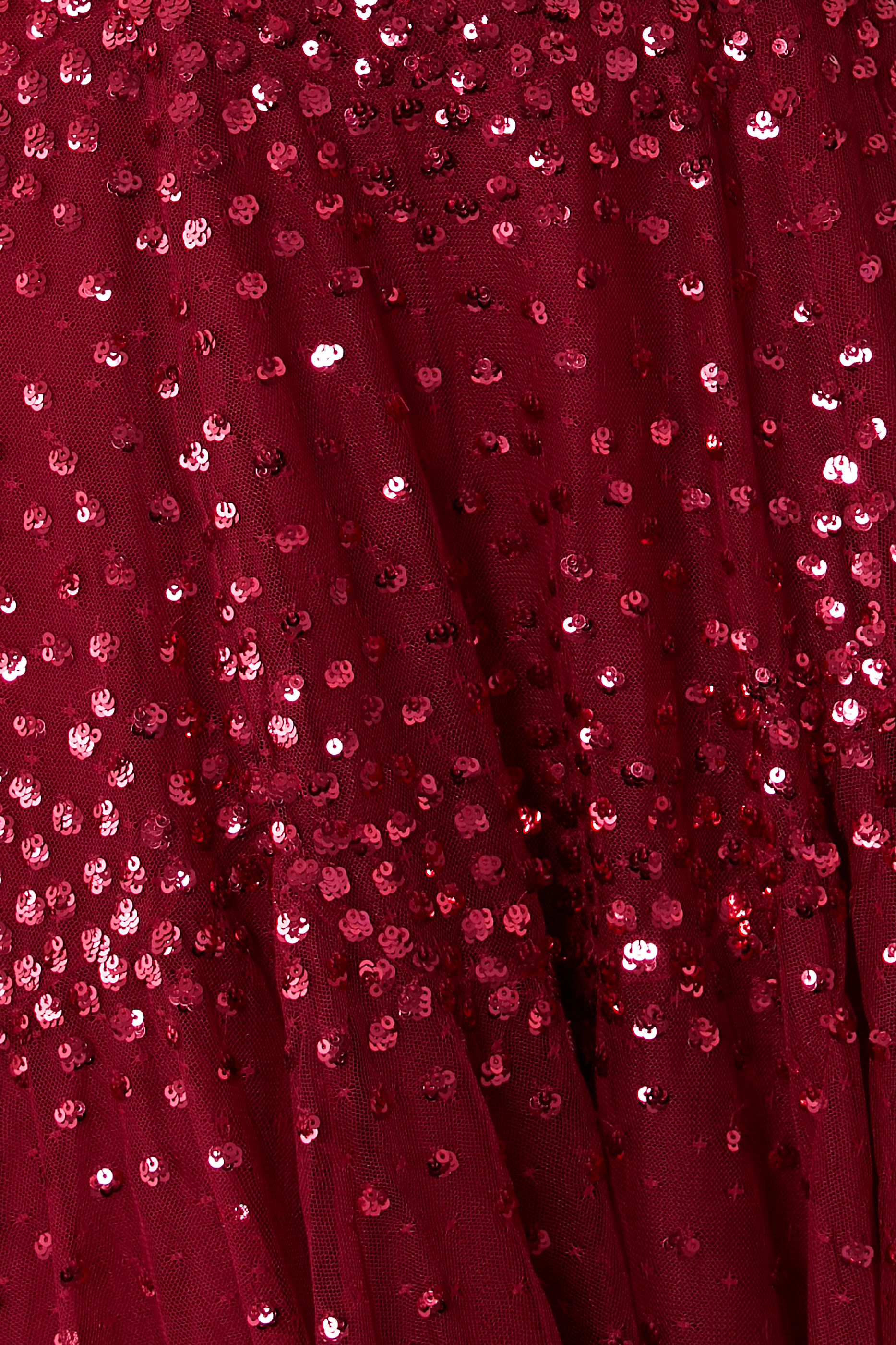 فستان باليرينا بأجزاء صدفية وتطريزات بالترتر 