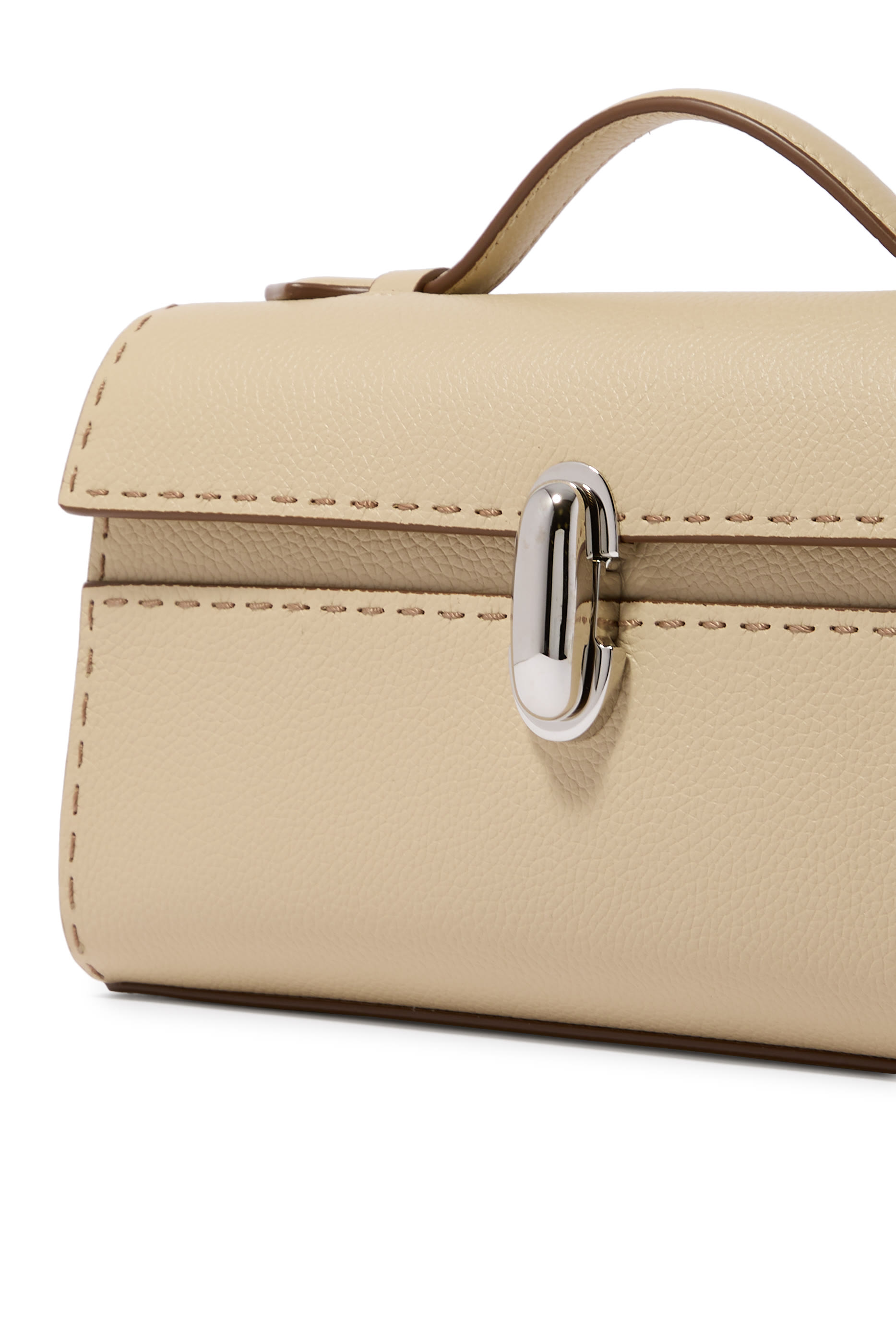 حقيبة بوشيت سيميتري بحياكة يدوية جلد عجل بارز الملمس