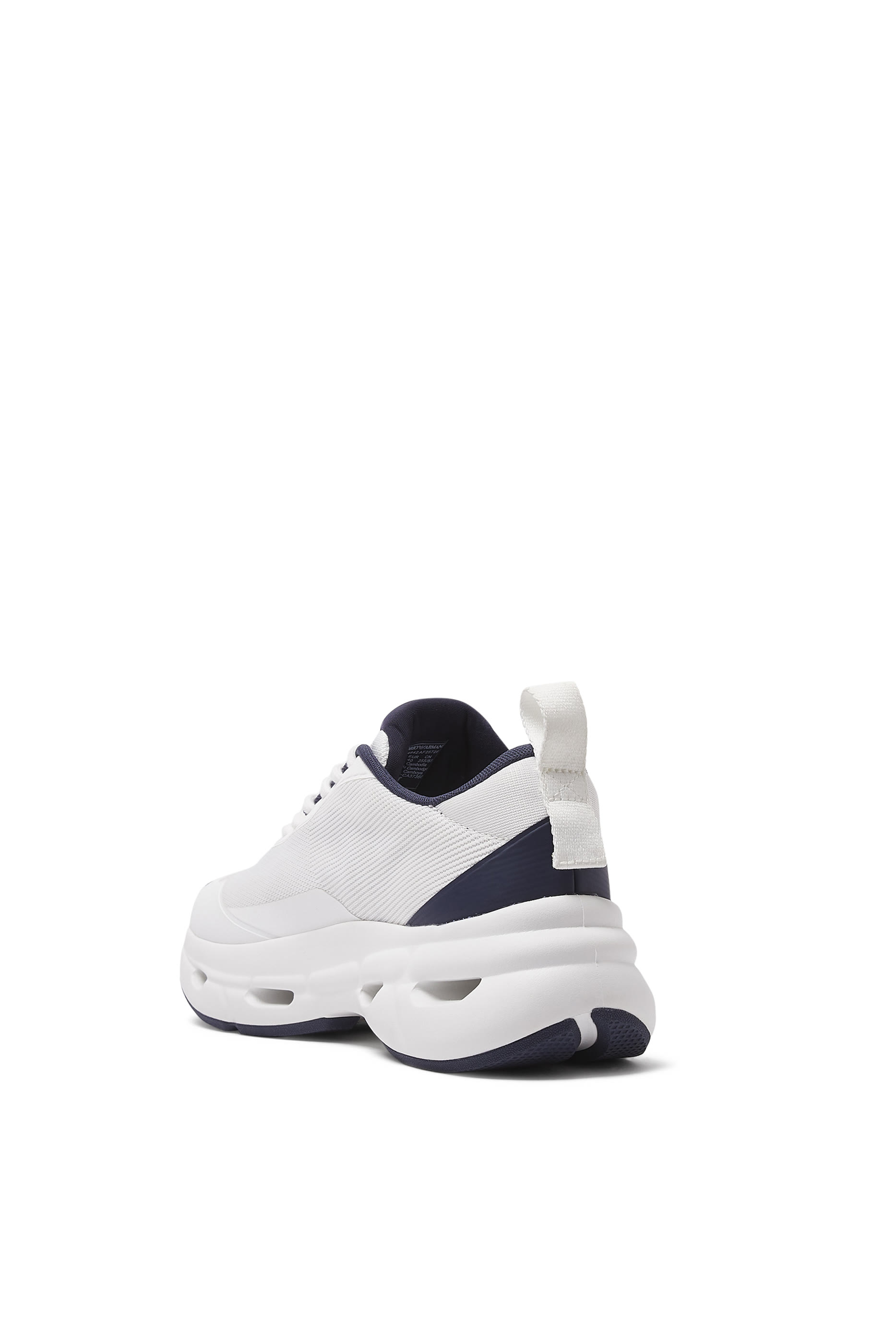 سنيكرز نسيج معالج