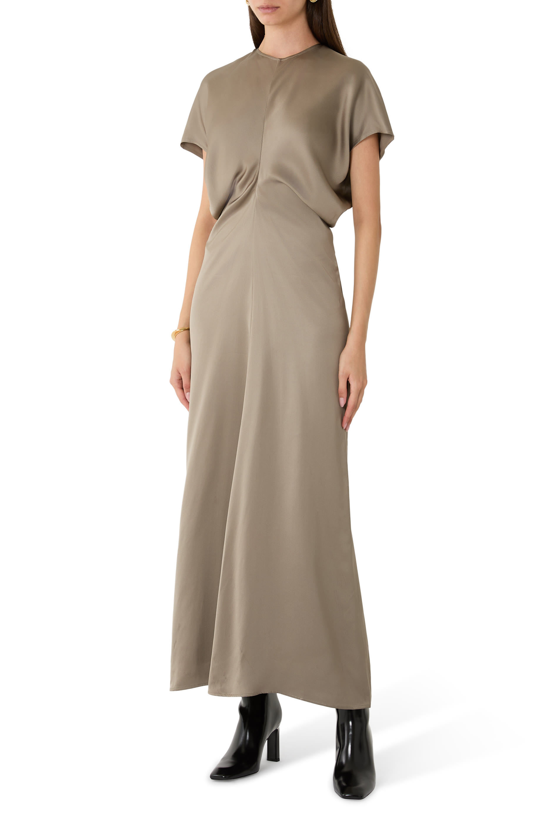 فستان بخصر واسع