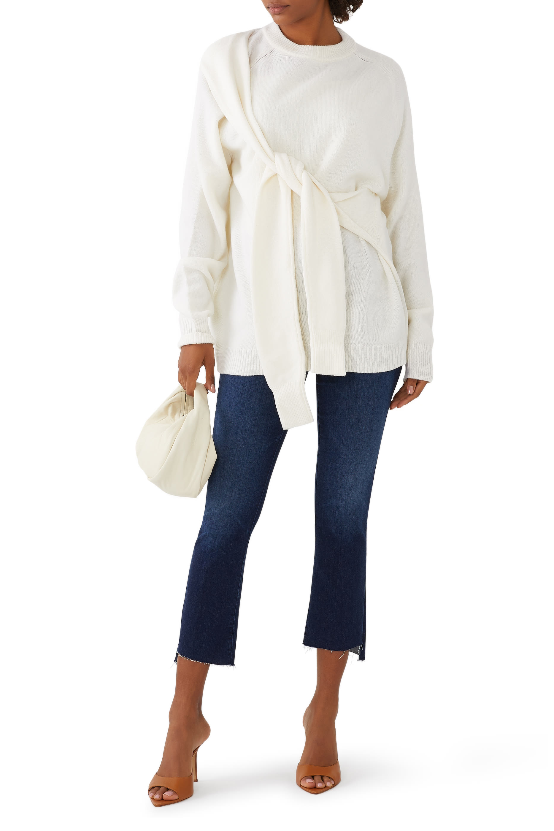 بنطال جينز انسايد قصير بحواف منسلة