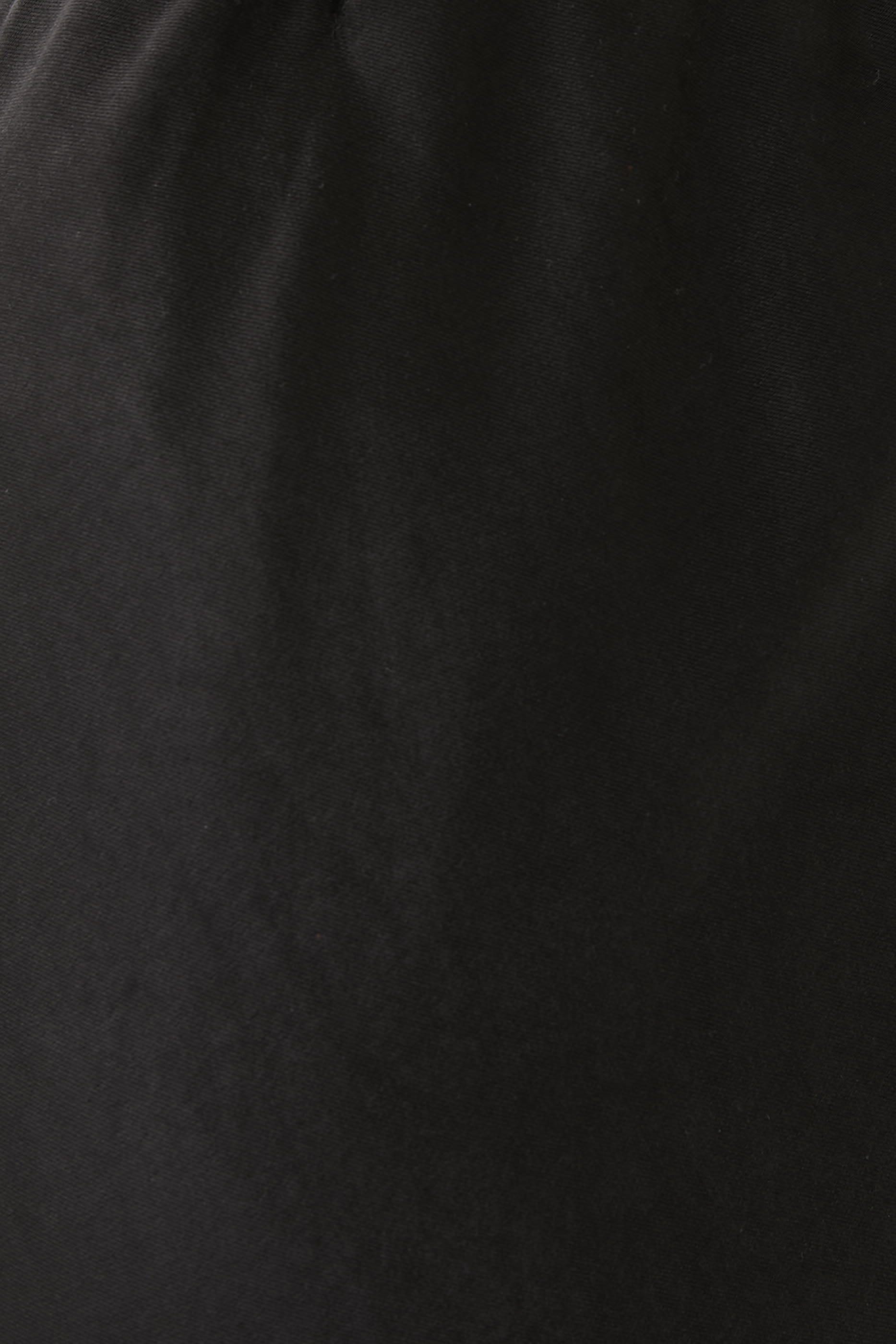 بنطال انسيابي بقصة مائلة