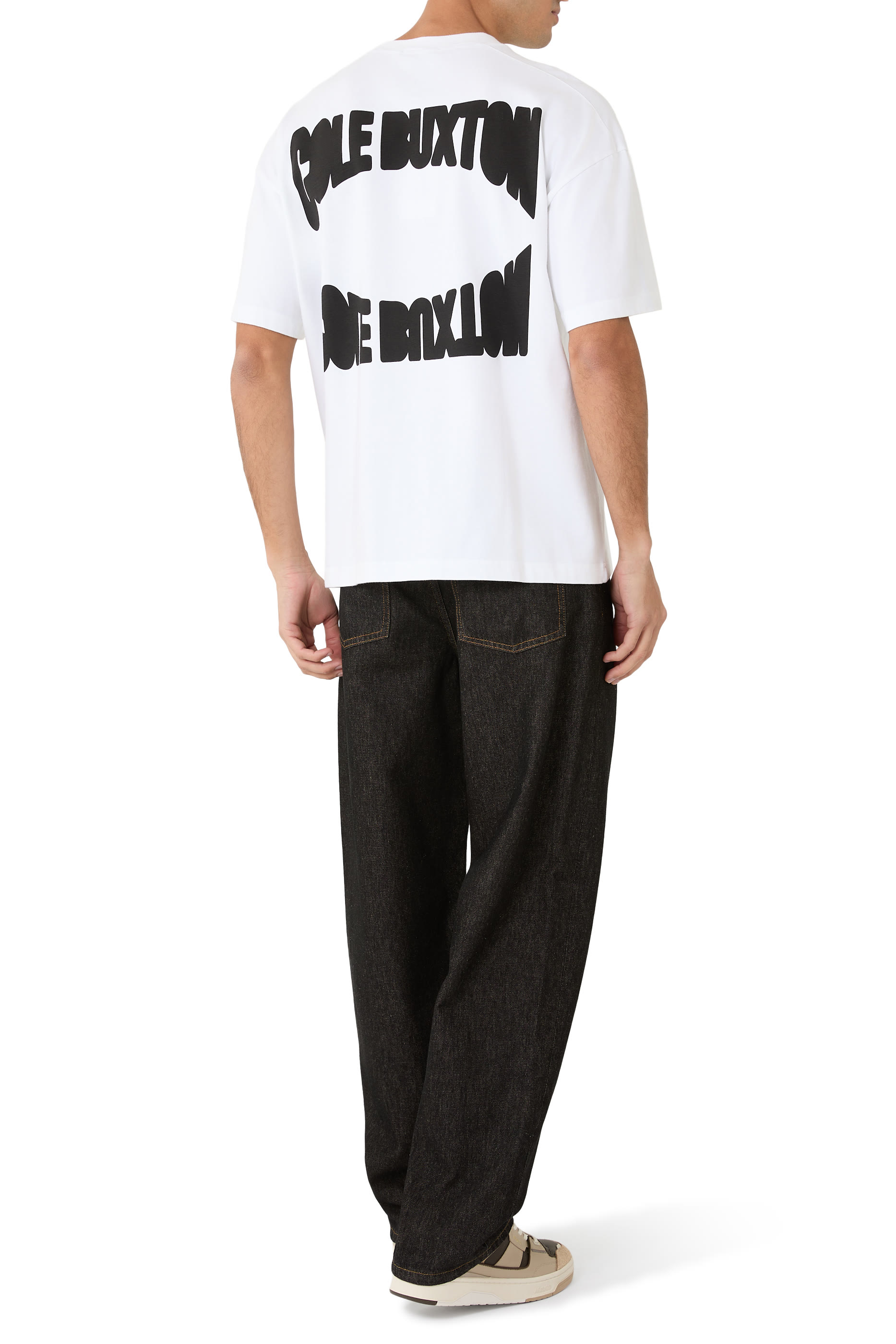 تيشيرت بشعار الماركة عاكس