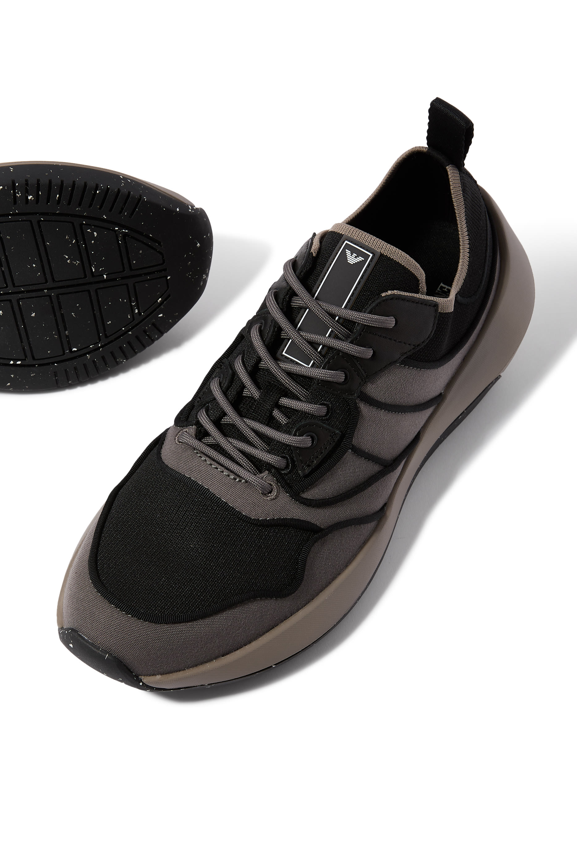 سنيكرز بنعل سميك وأربطة