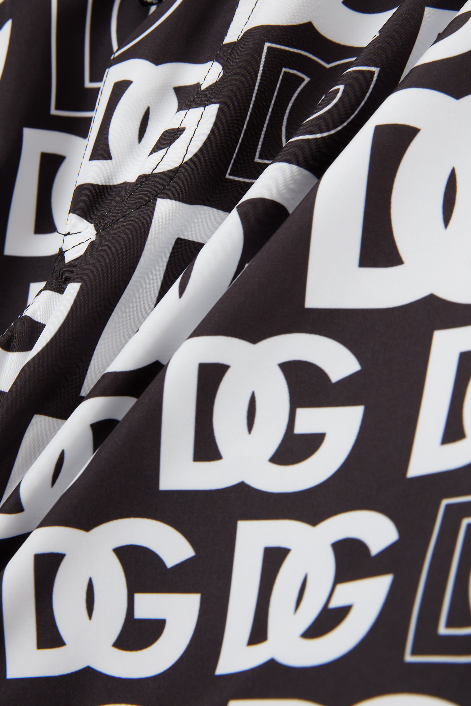 شورت سباحة مزين كليا بنقشة شعار الماركة للأطفال