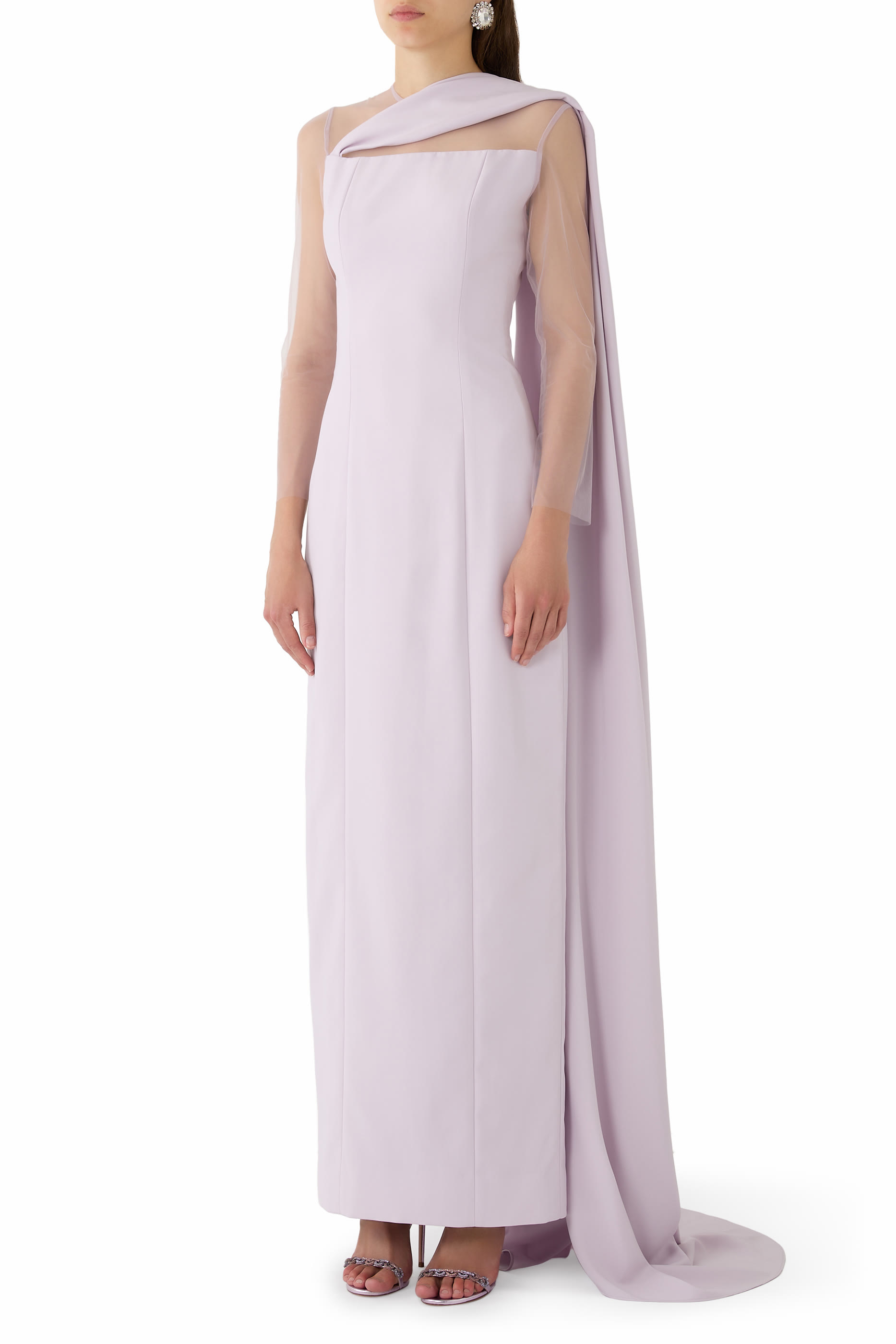 فستان سهرة بقصة مستقيمة وأجزاء شفافة