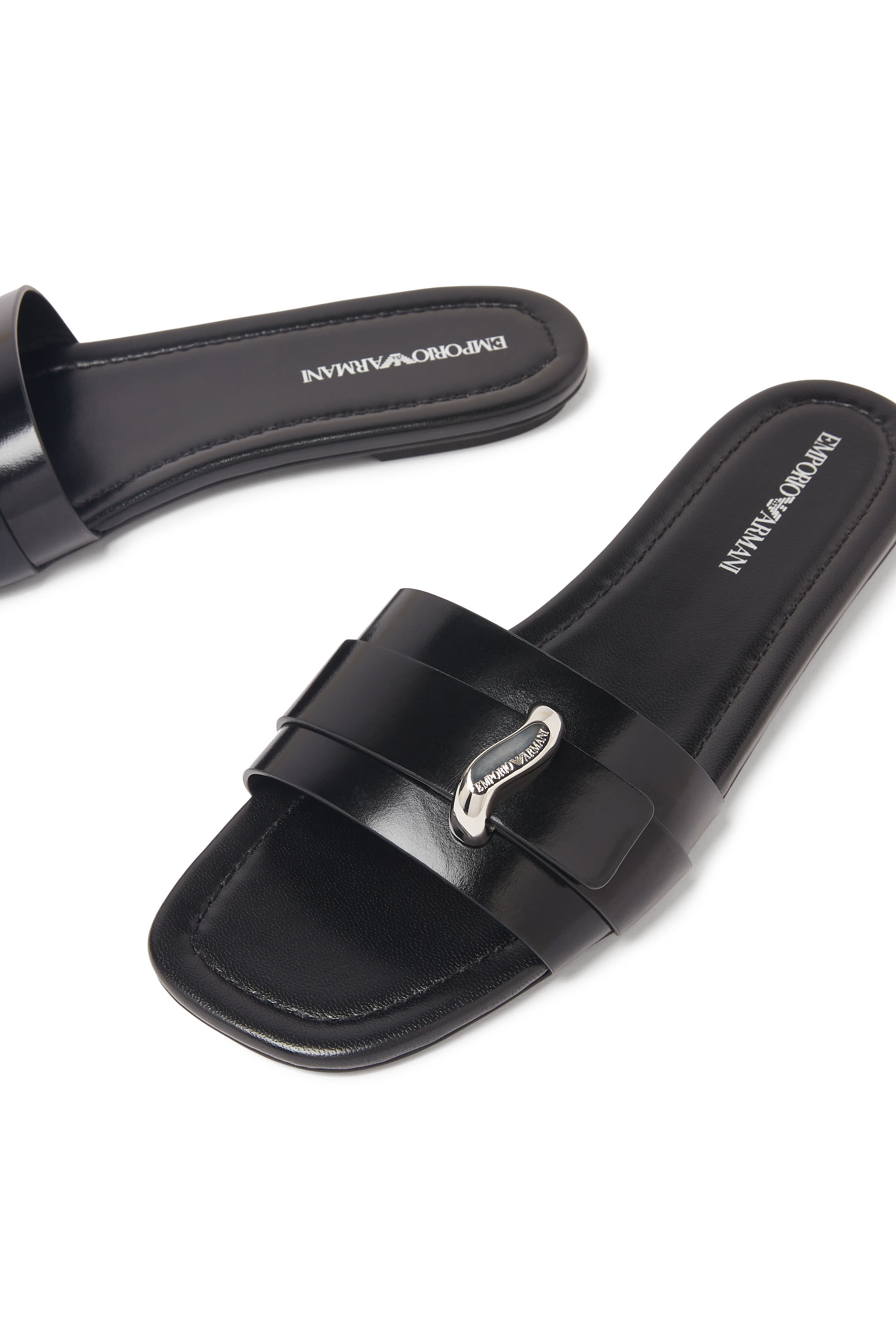 صندل بسير بحلية بتصميم متموج