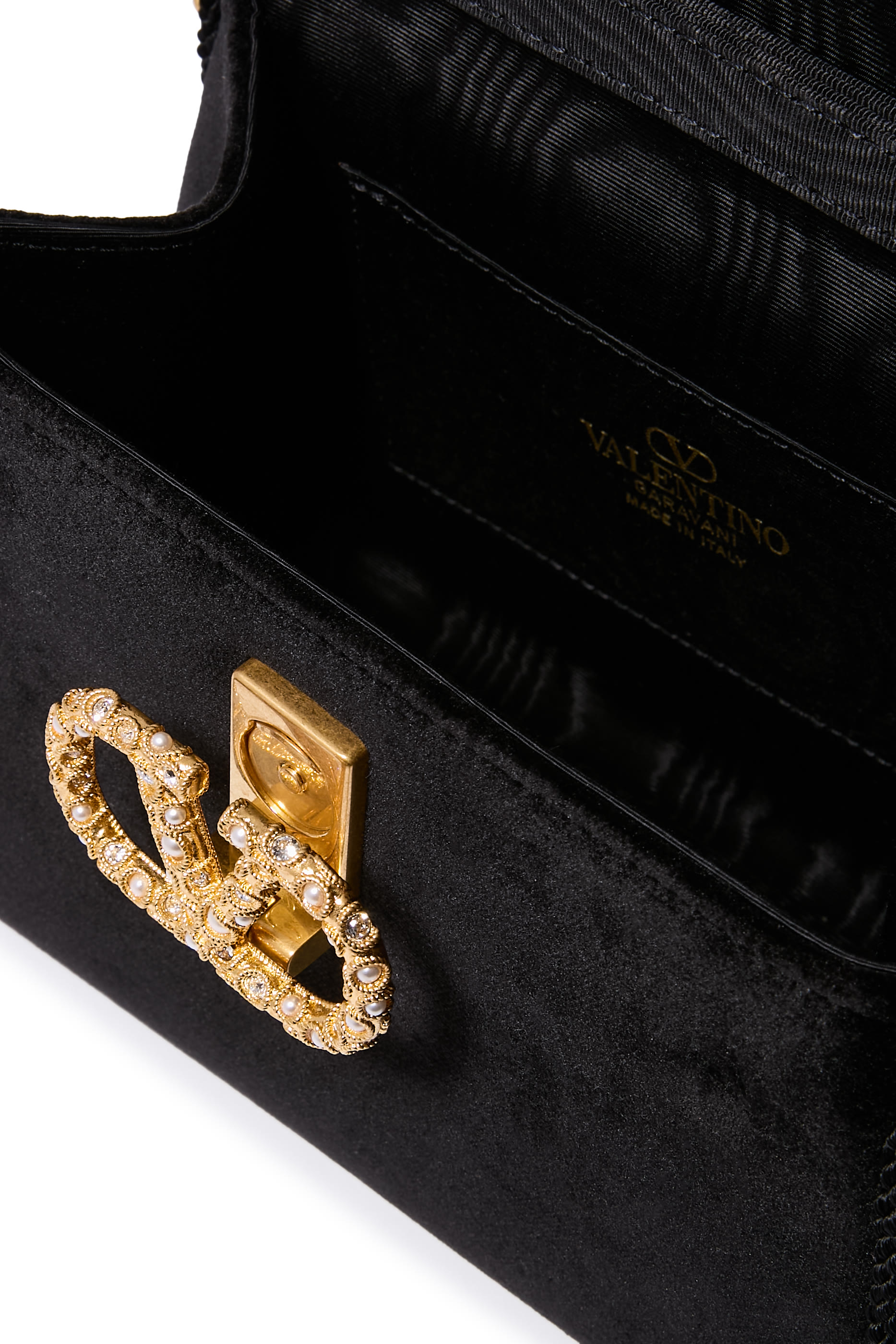 حقيبة بيد علوية مزينة بشعار الماركة مخمل