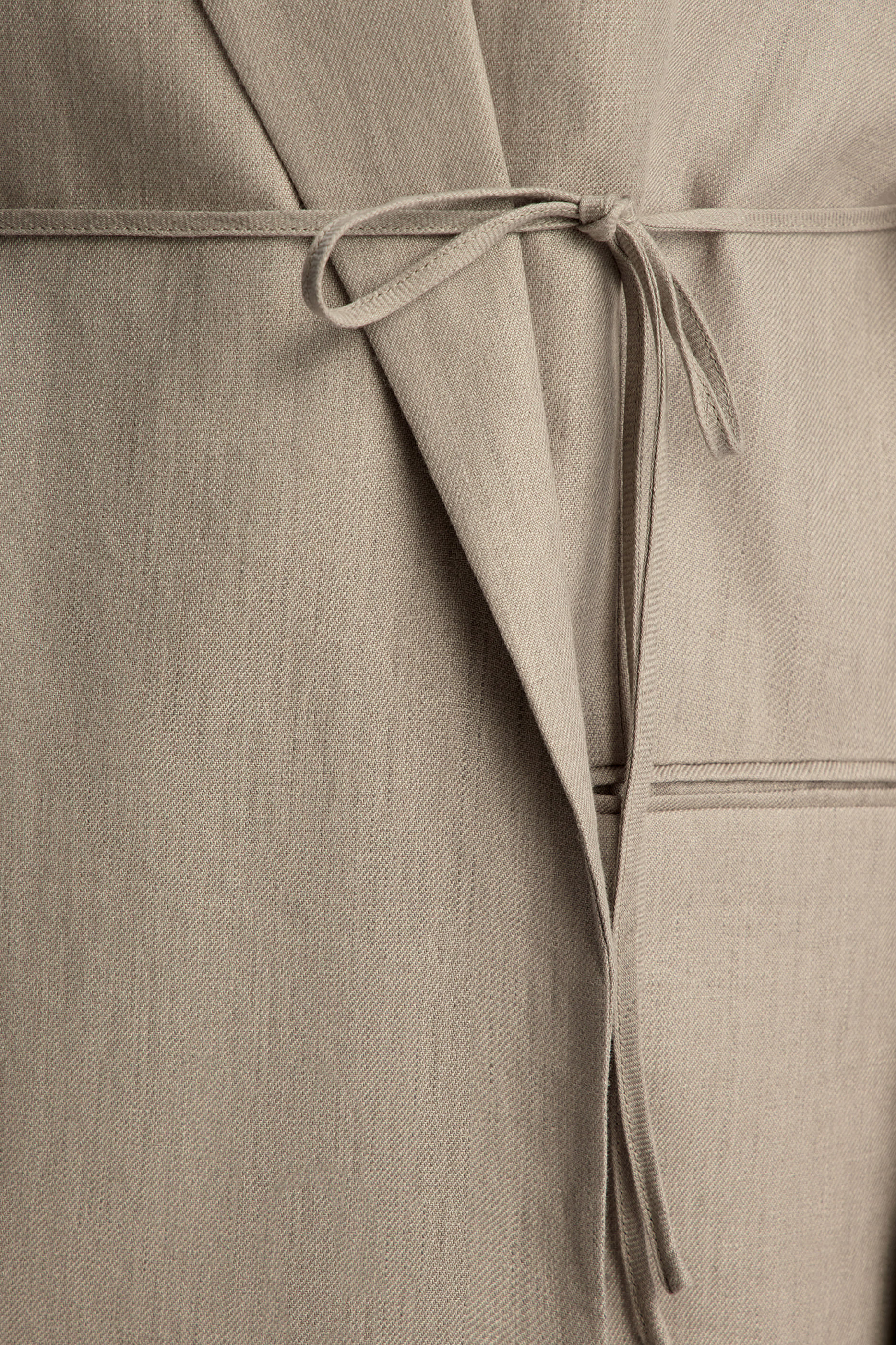 بليزر بقصة مريحة وحزام